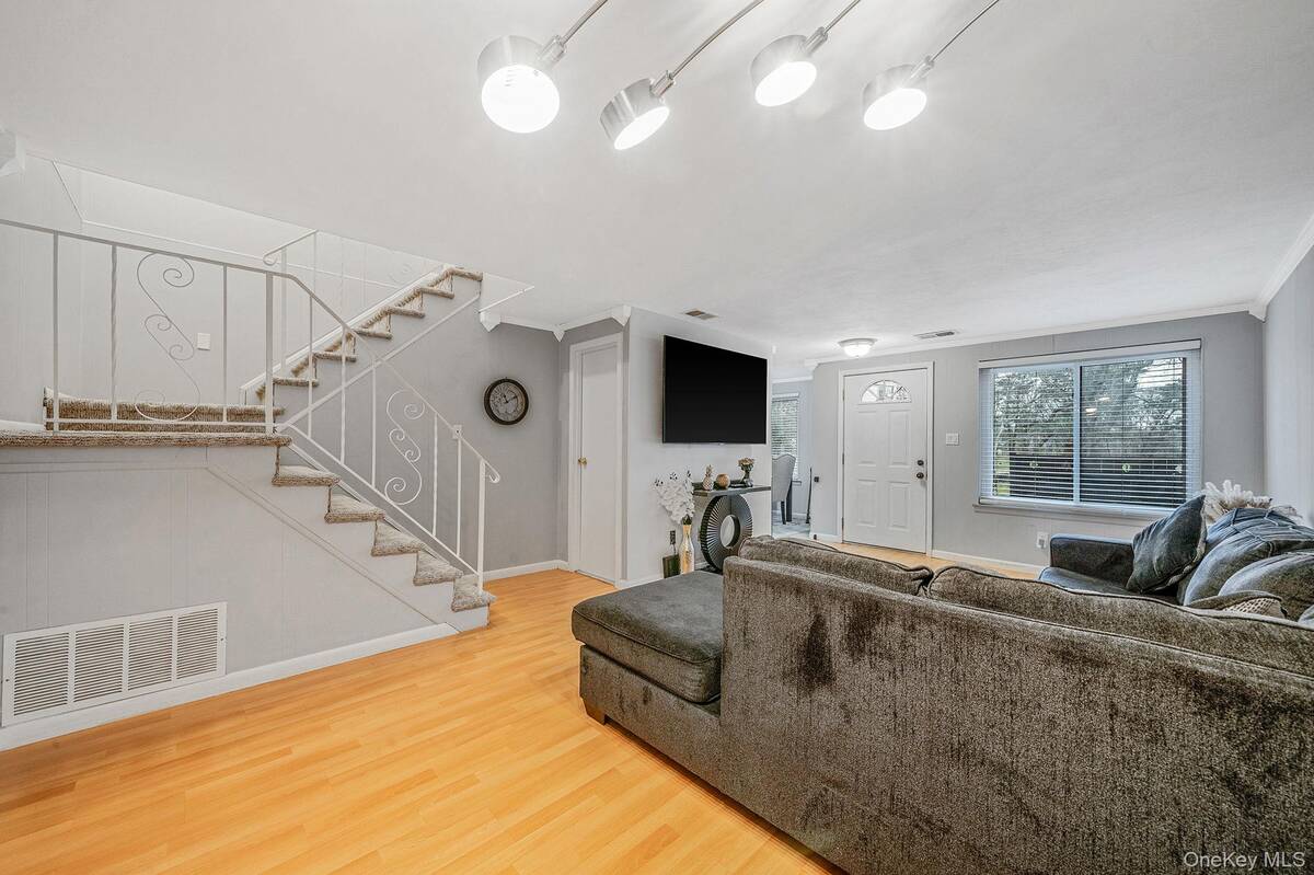 #5 photo, 202 Birchwood Road, Саффолк ‖ Medford , NY 11763