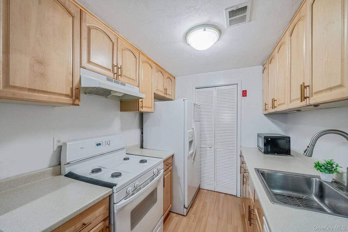 #9 photo, 202 Birchwood Road, Саффолк ‖ Medford , NY 11763