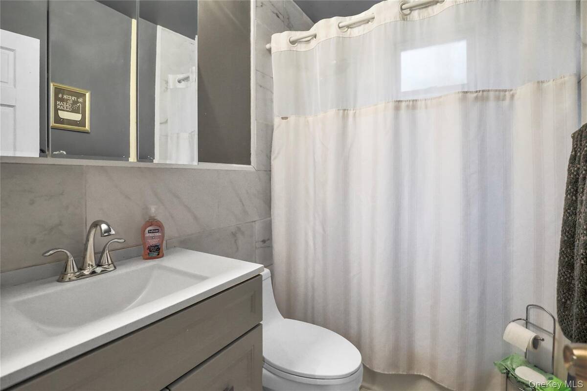 #13 photo, 1763 E Berkshire Road, Merrick , NY 11566