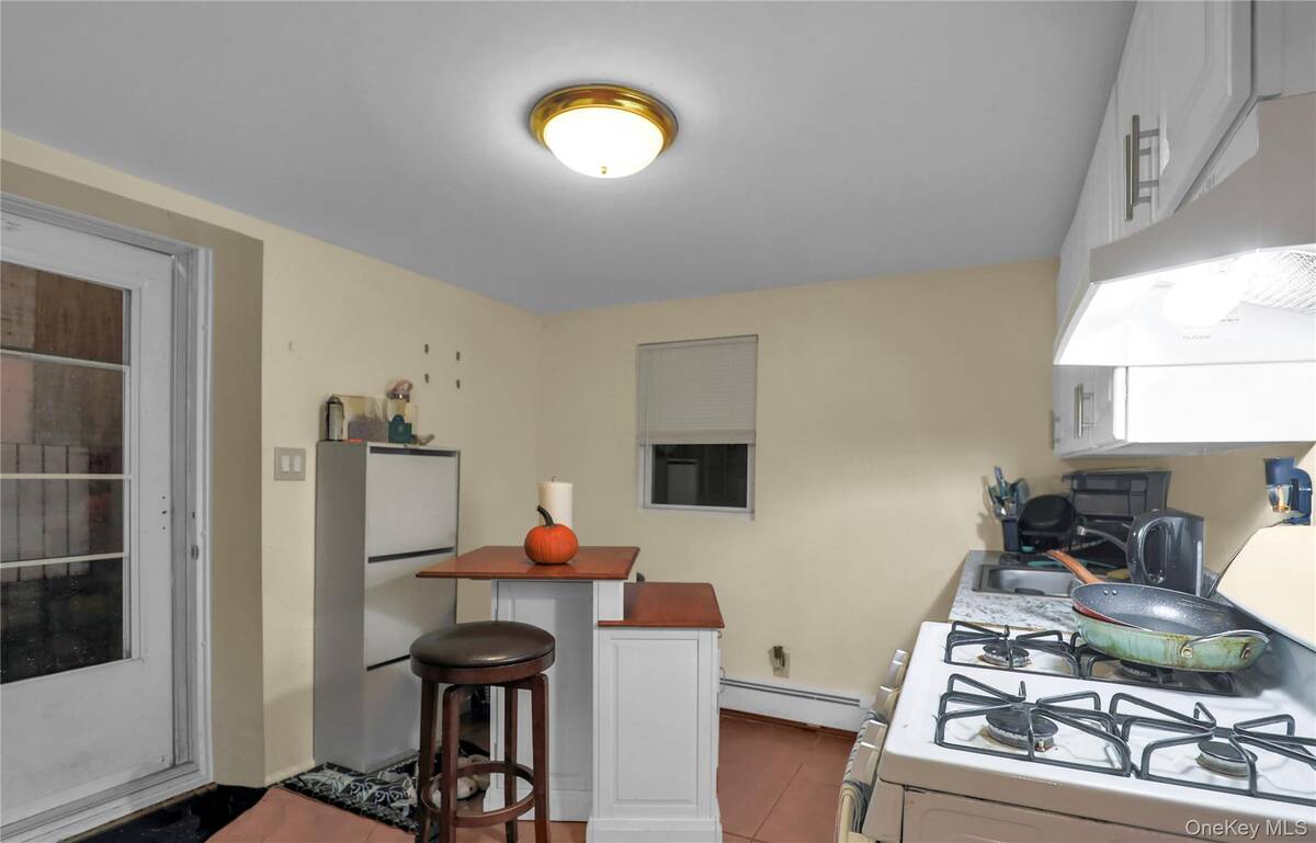 #18 photo, 1763 E Berkshire Road, Merrick , NY 11566