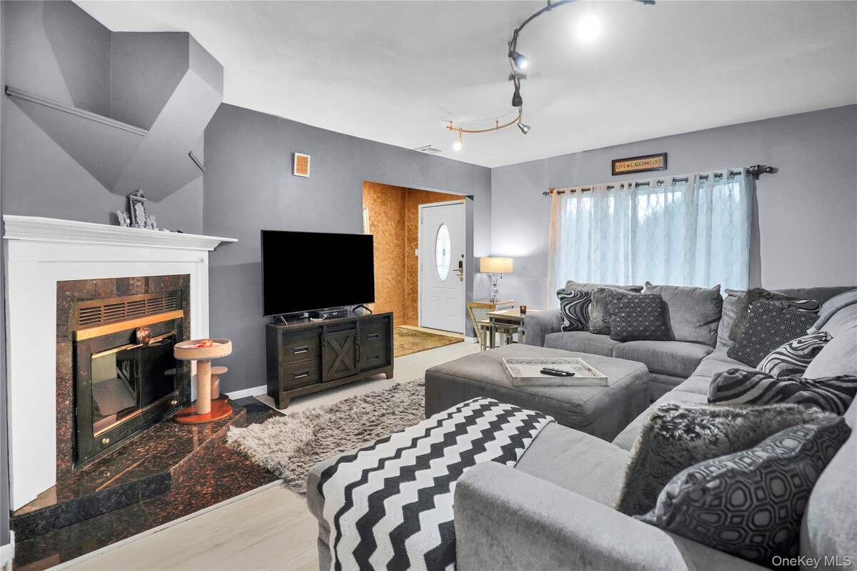 #2 photo, 1763 E Berkshire Road, Merrick , NY 11566