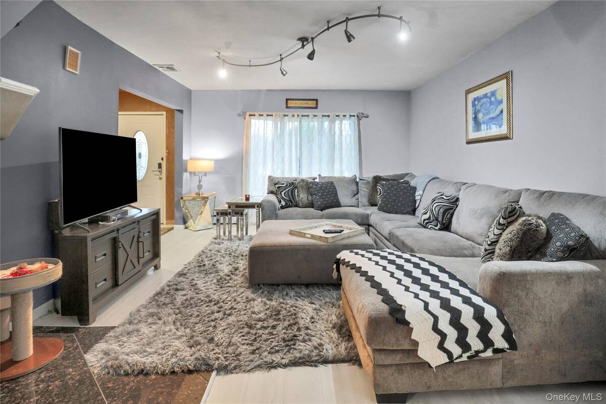 #3 photo, 1763 E Berkshire Road, Merrick , NY 11566