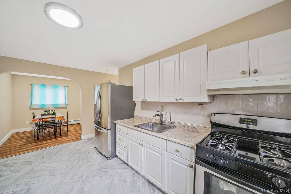 #13 photo, 260 Yale Street, מחוז נסאו Hempstead , NY 11550