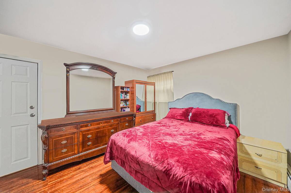 #15 photo, 260 Yale Street, מחוז נסאו Hempstead , NY 11550