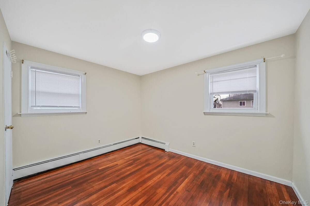 #19 photo, 260 Yale Street, מחוז נסאו Hempstead , NY 11550