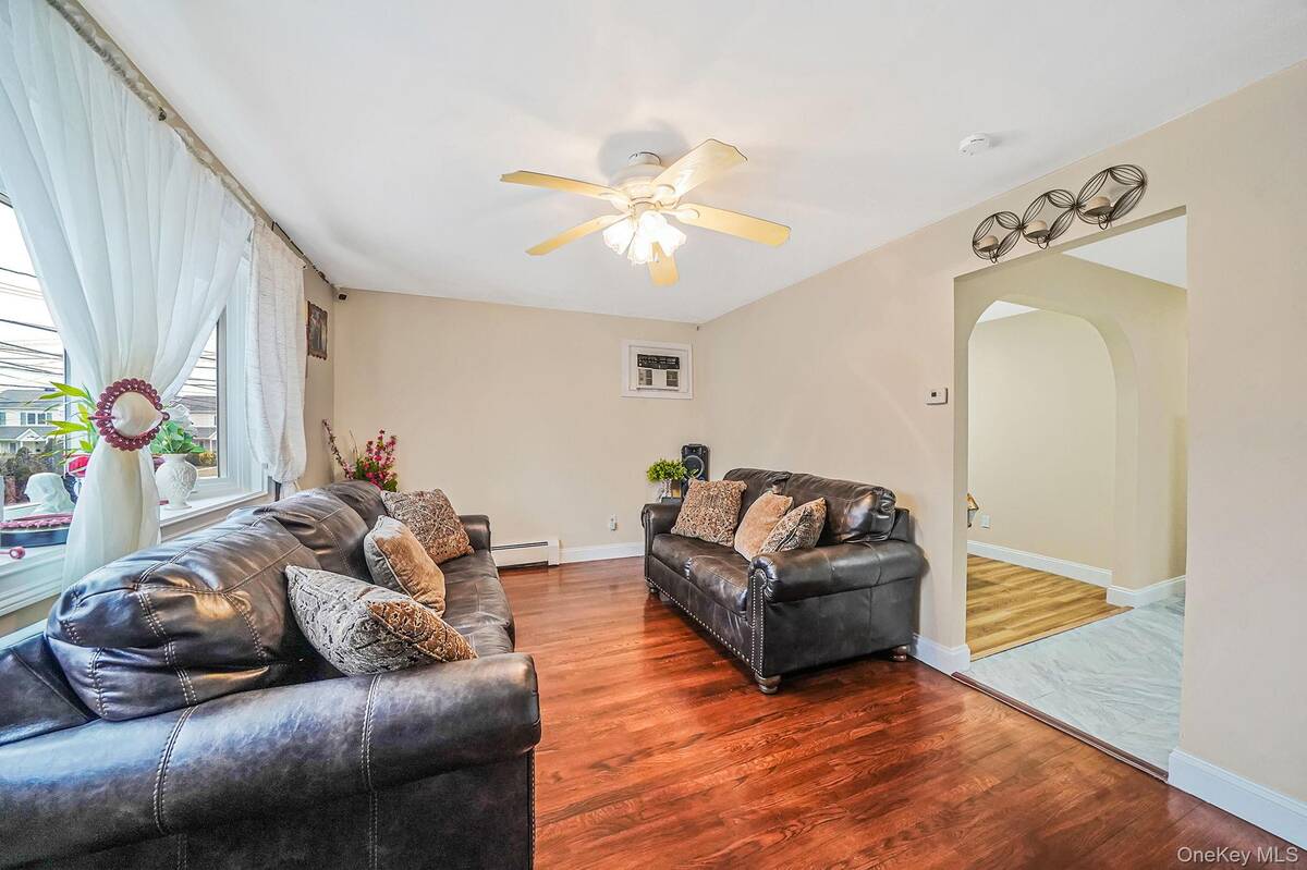 #9 photo, 260 Yale Street, מחוז נסאו Hempstead , NY 11550