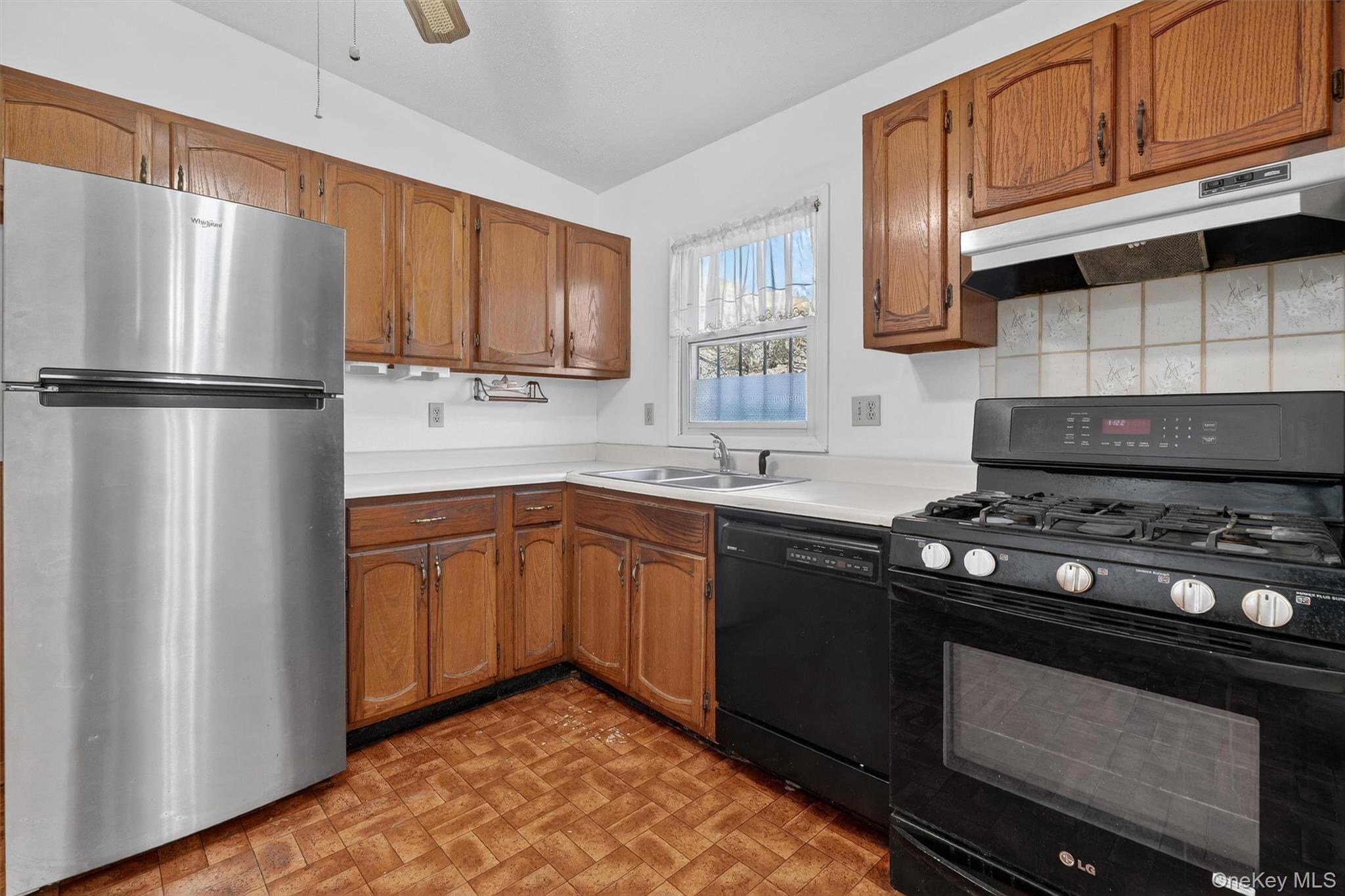 #11 photo, 895 E 172nd Street, Bronx , NY 10460