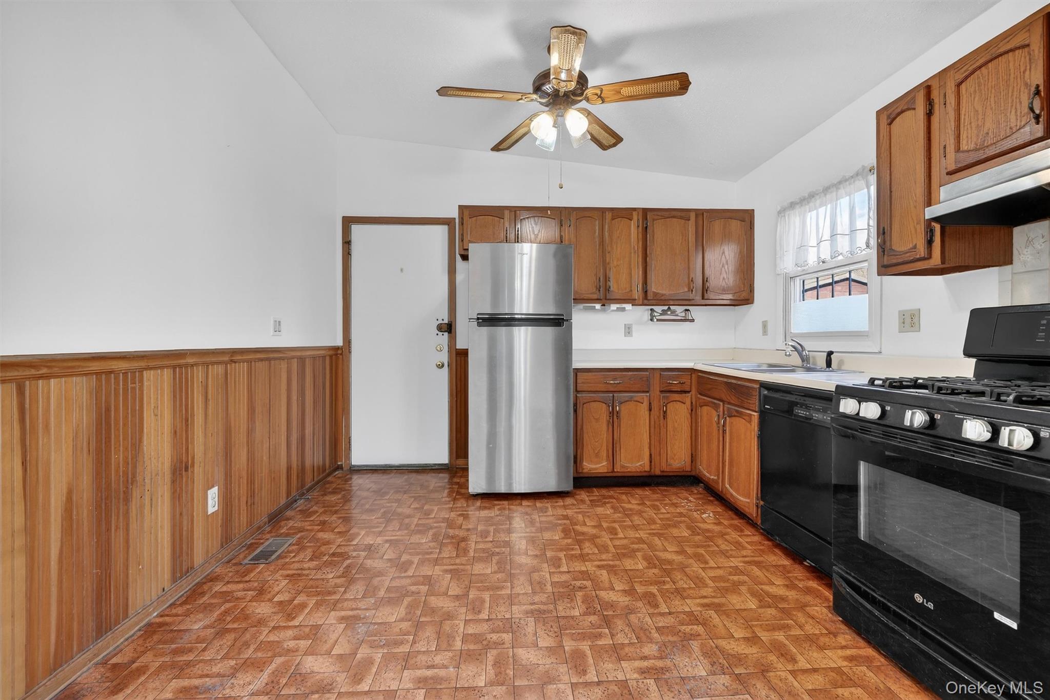 #9 photo, 895 E 172nd Street, Bronx , NY 10460