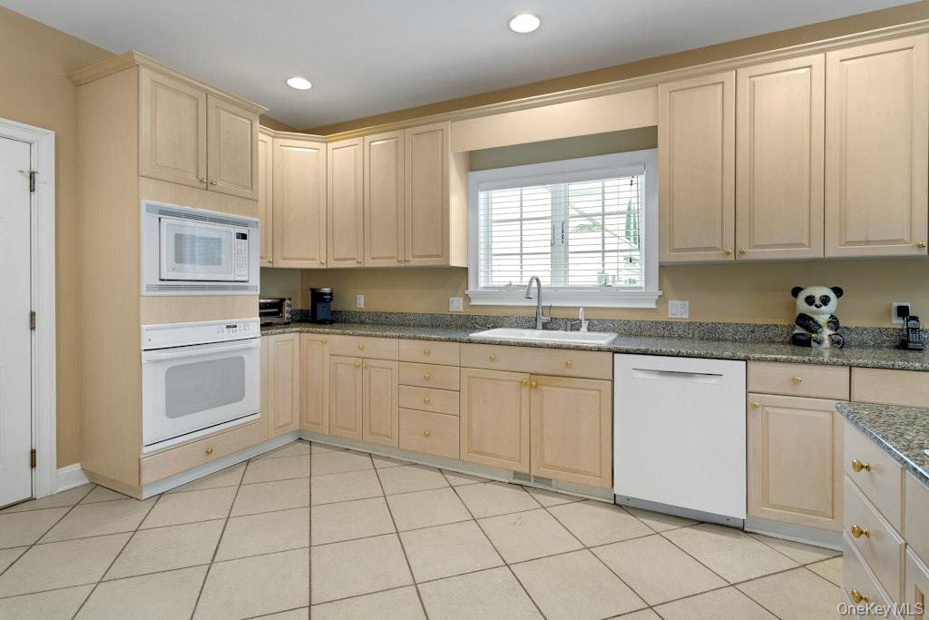 #11 photo, 22 Birdsall Farm Drive, Armonk , NY 10504