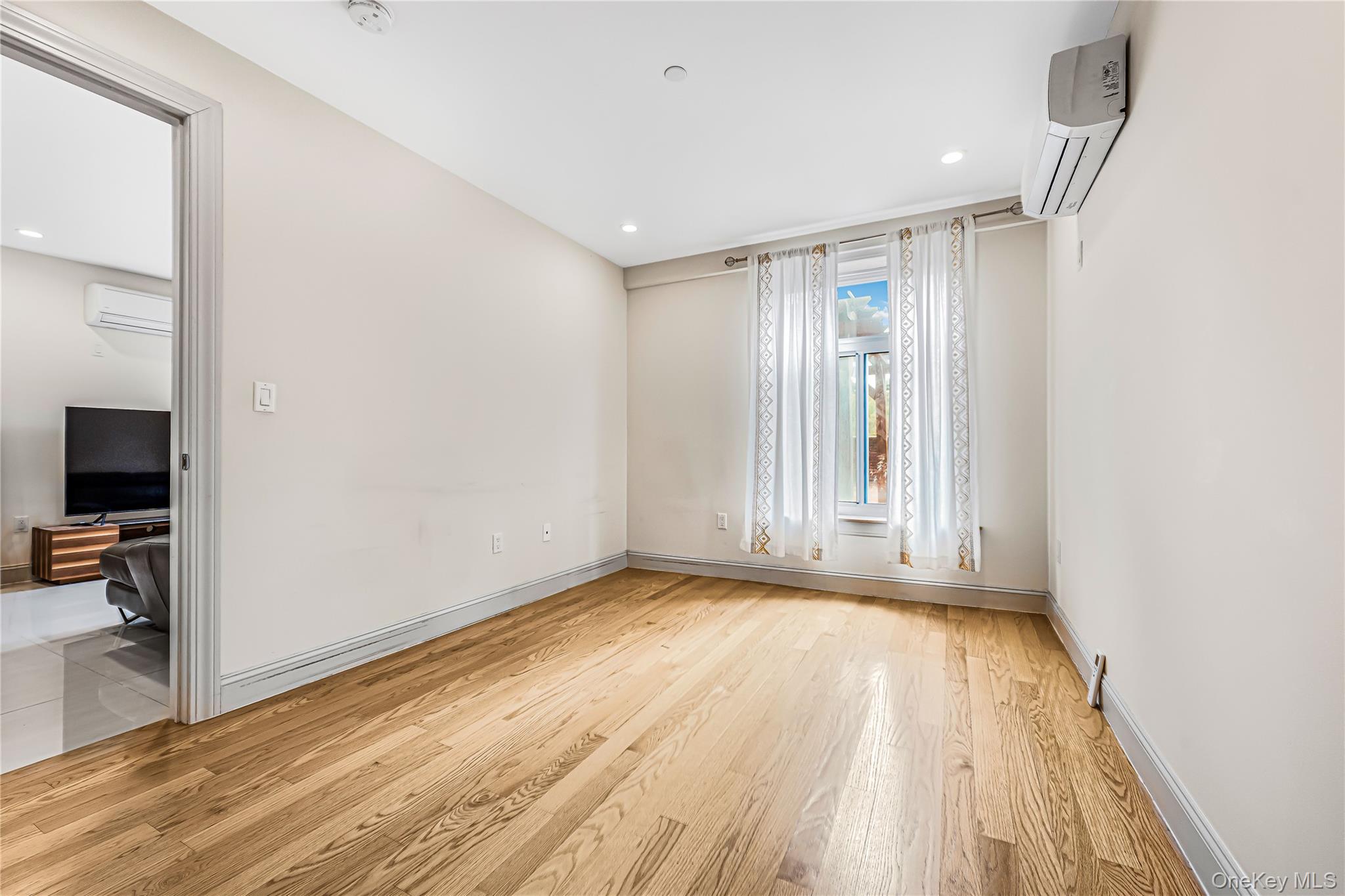 #8 photo, 6538 austin st, Rego Park , NY 11374