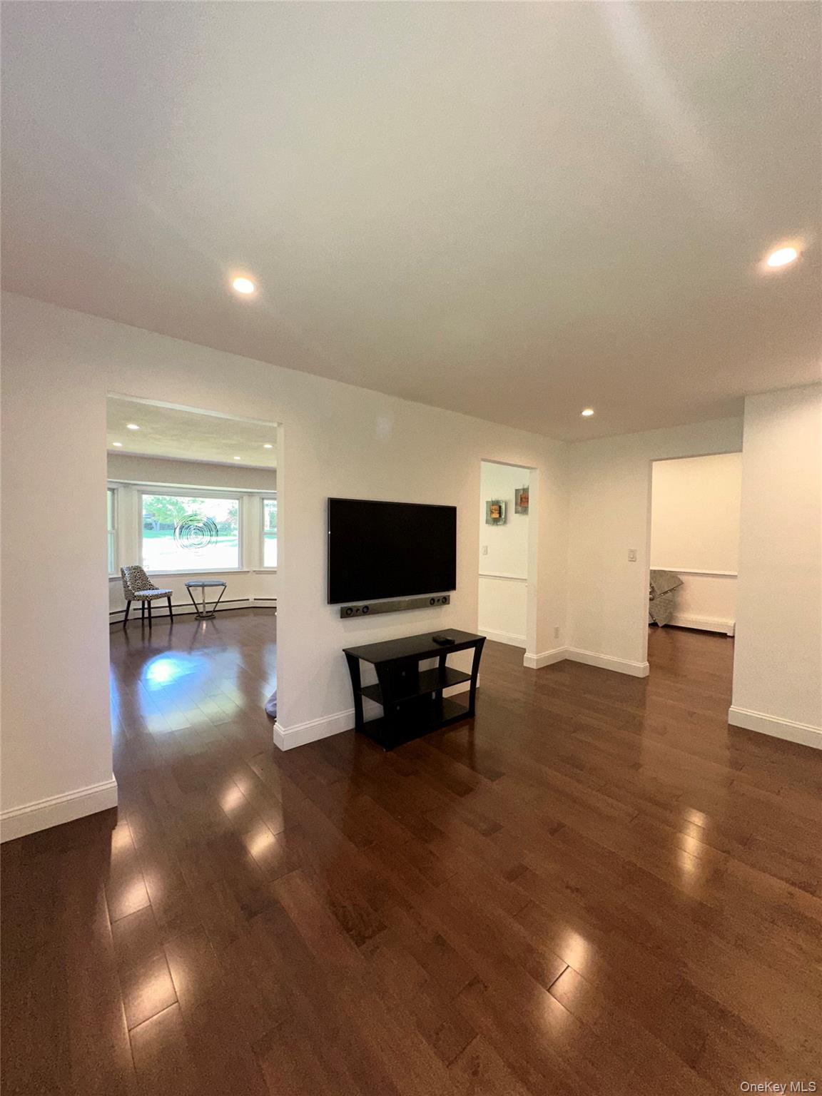 #11 photo, 280 Terry Rd, מחוז סאפוק Smithtown , NY 11787