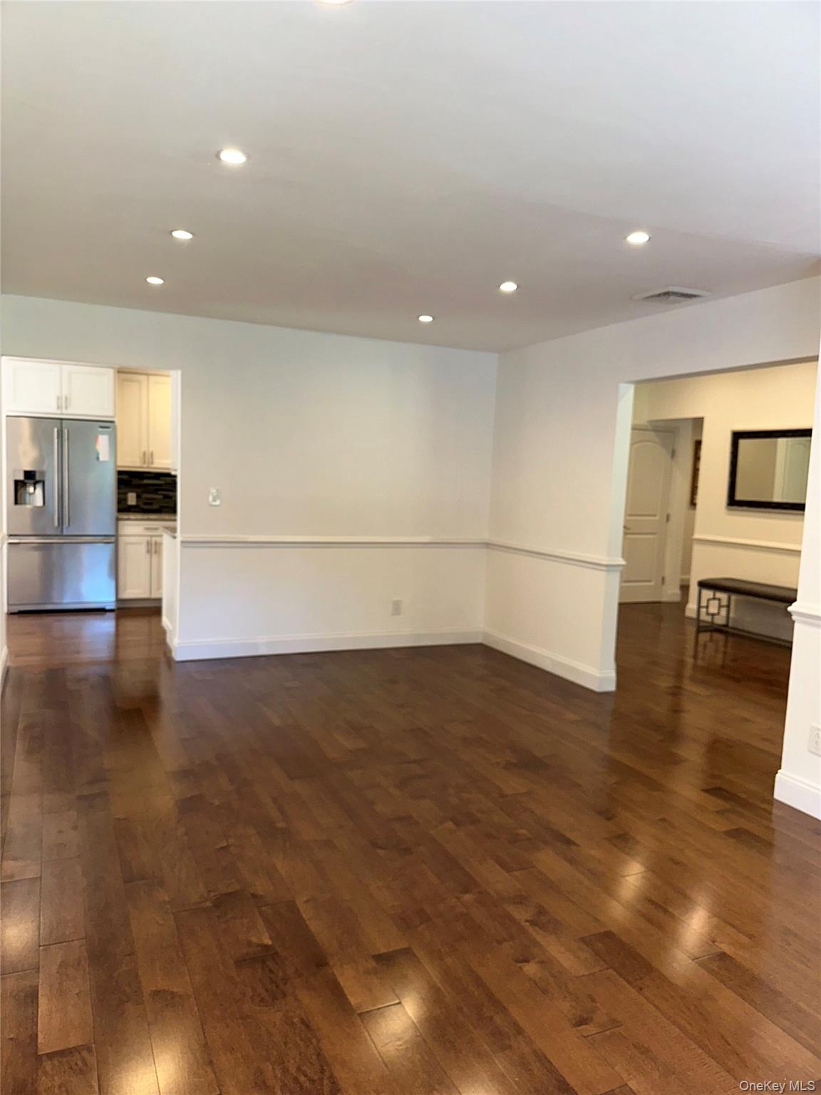 #13 photo, 280 Terry Rd, מחוז סאפוק Smithtown , NY 11787