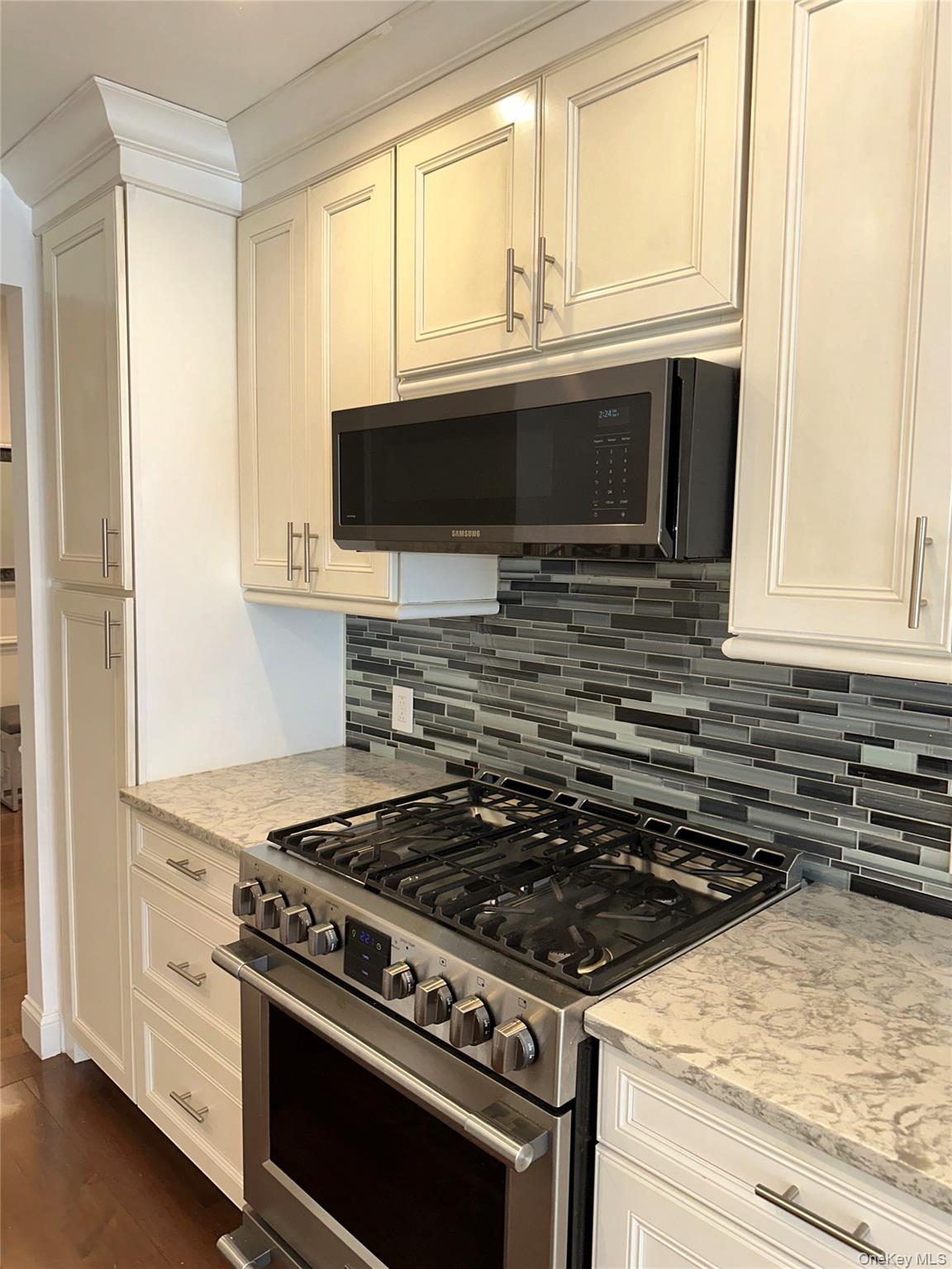 #17 photo, 280 Terry Rd, מחוז סאפוק Smithtown , NY 11787