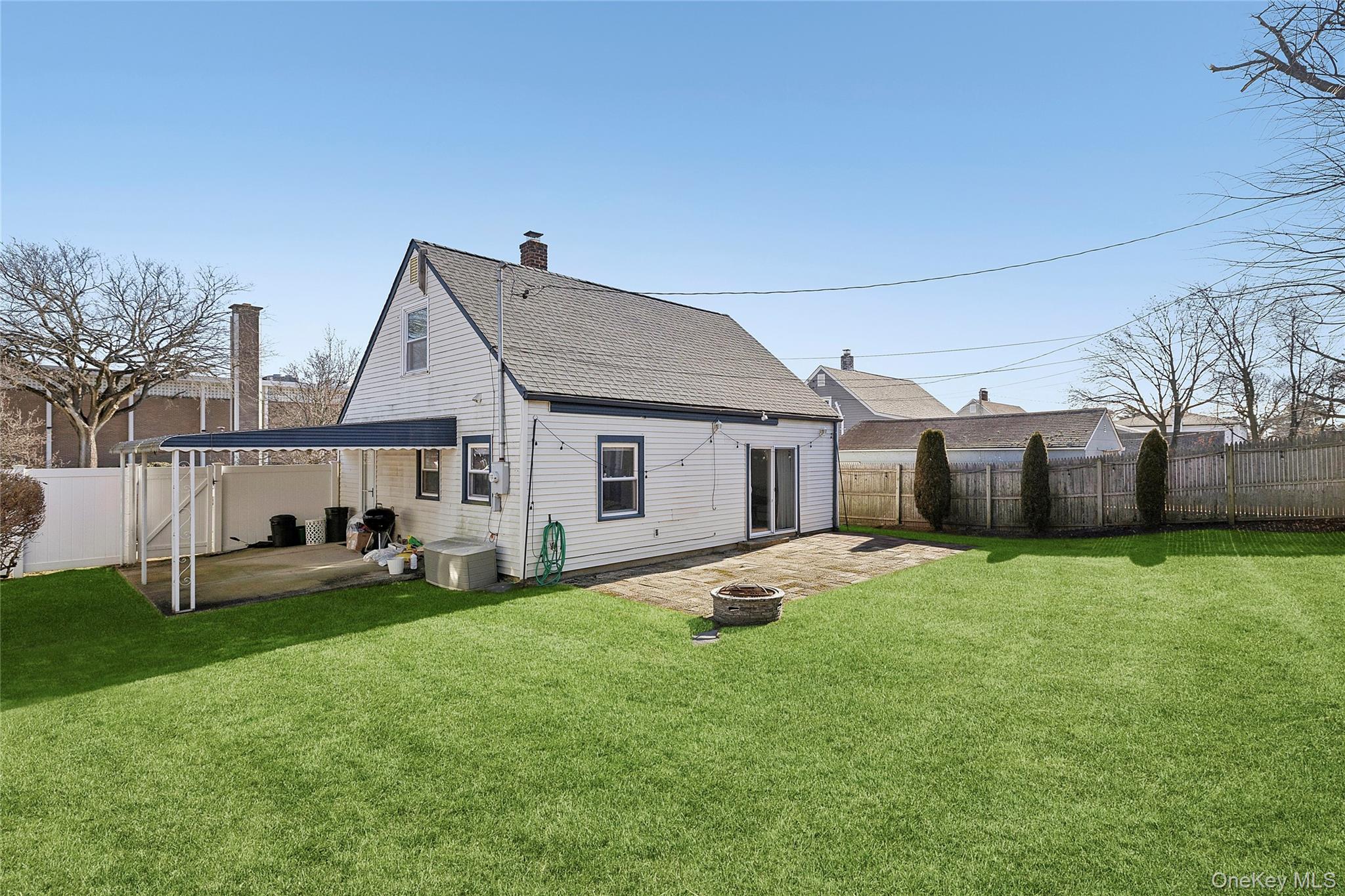 #13 photo, 22 Shelter Lane, नासाउ काउंटी Levittown , NY 11756