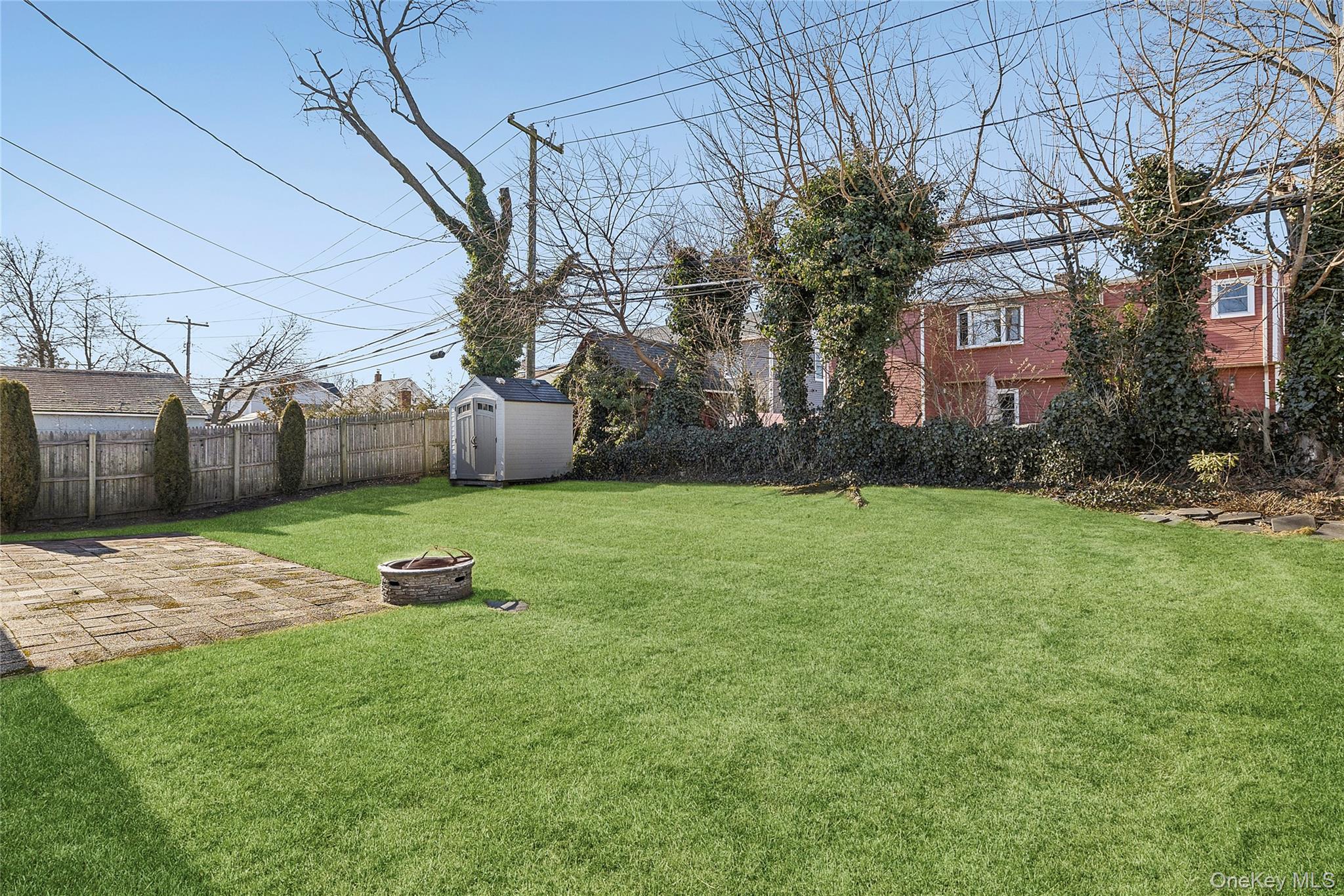 #14 photo, 22 Shelter Lane, नासाउ काउंटी Levittown , NY 11756