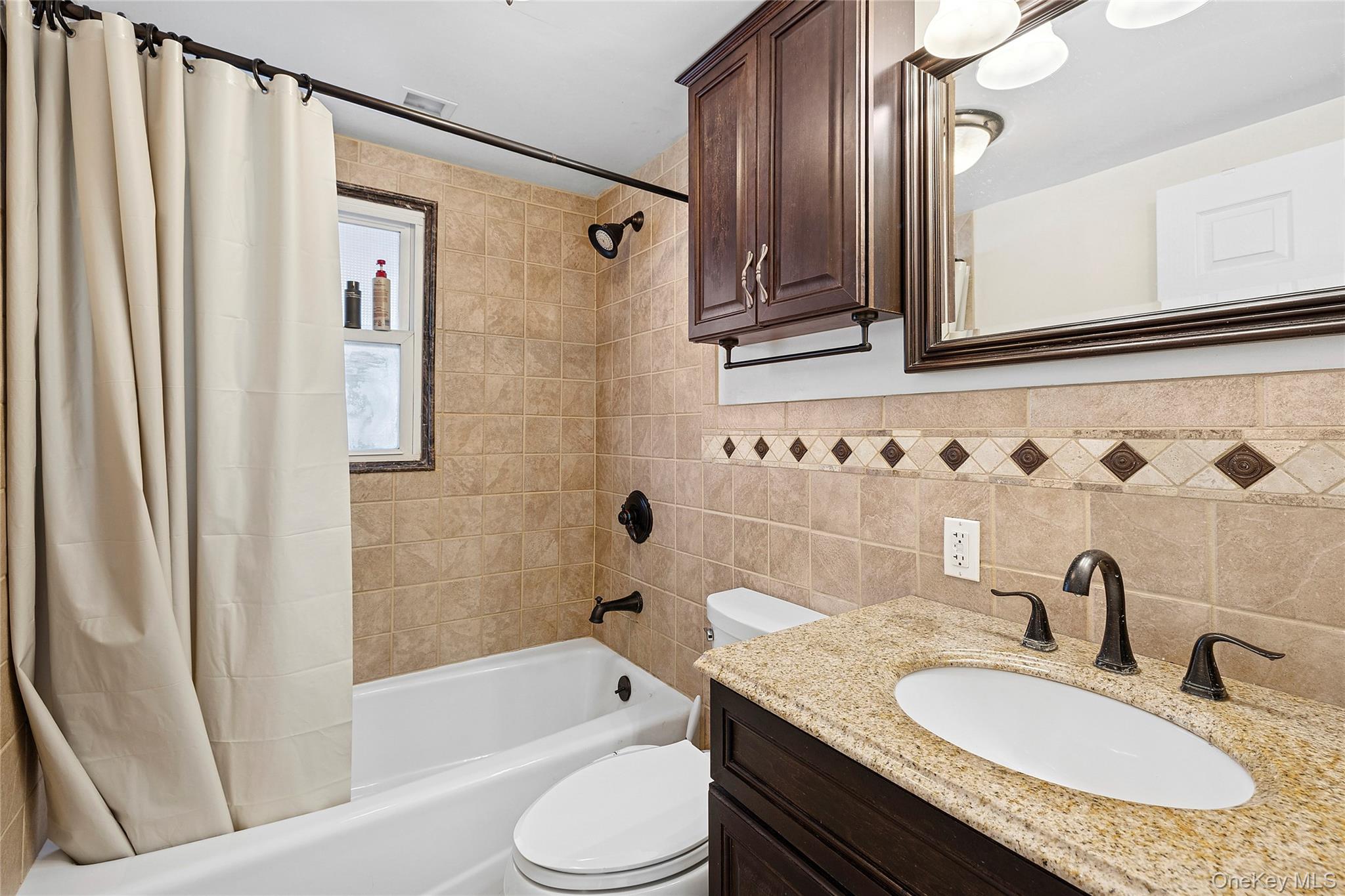 #9 photo, 22 Shelter Lane, नासाउ काउंटी Levittown , NY 11756