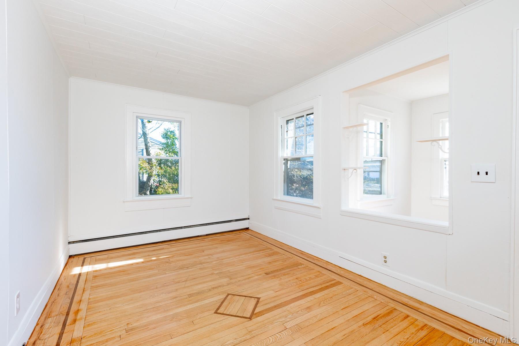 #13 photo, 160 Austin Street, 롱 아일랜드 Lindenhurst , NY 11757