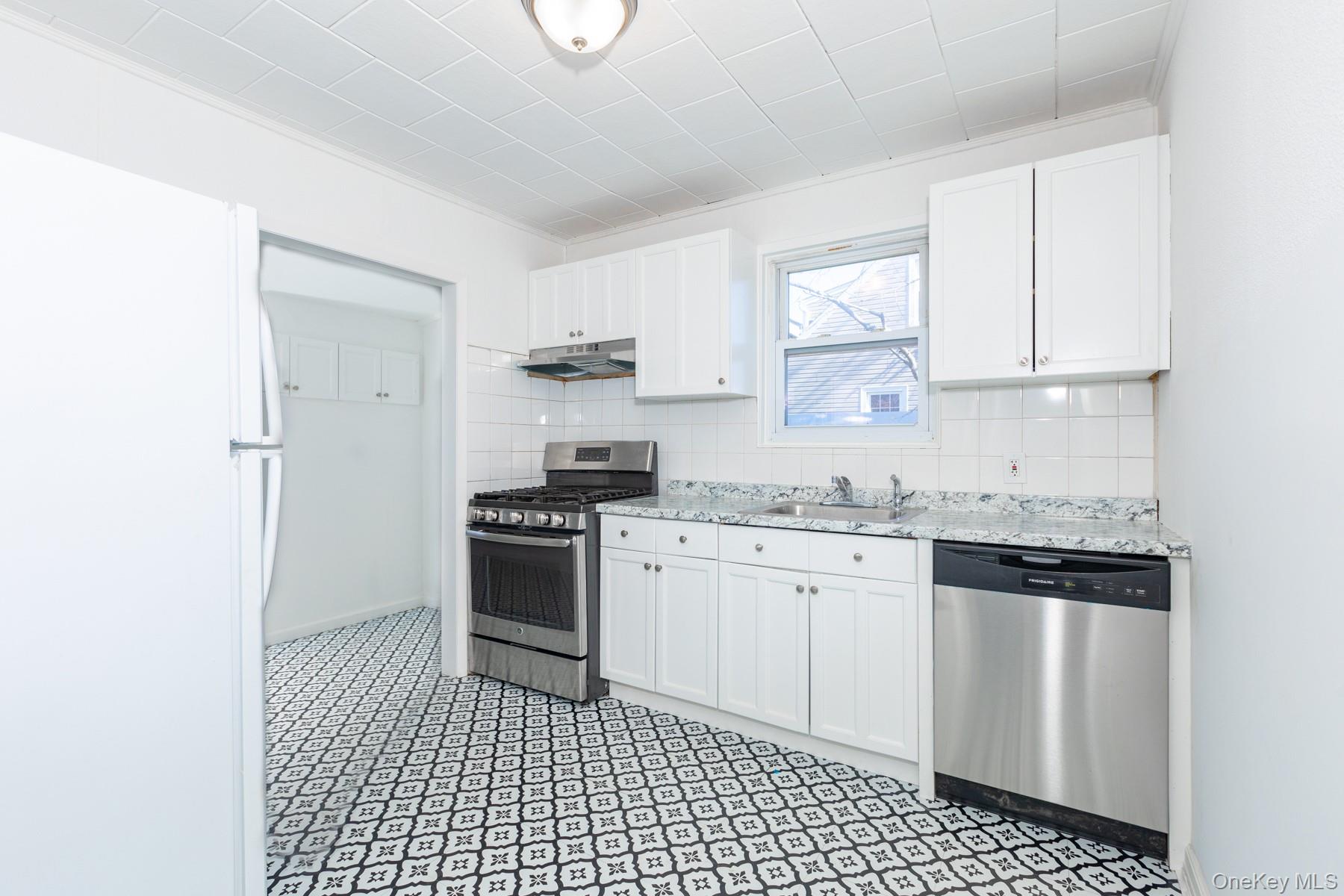 #9 photo, 160 Austin Street, 롱 아일랜드 Lindenhurst , NY 11757