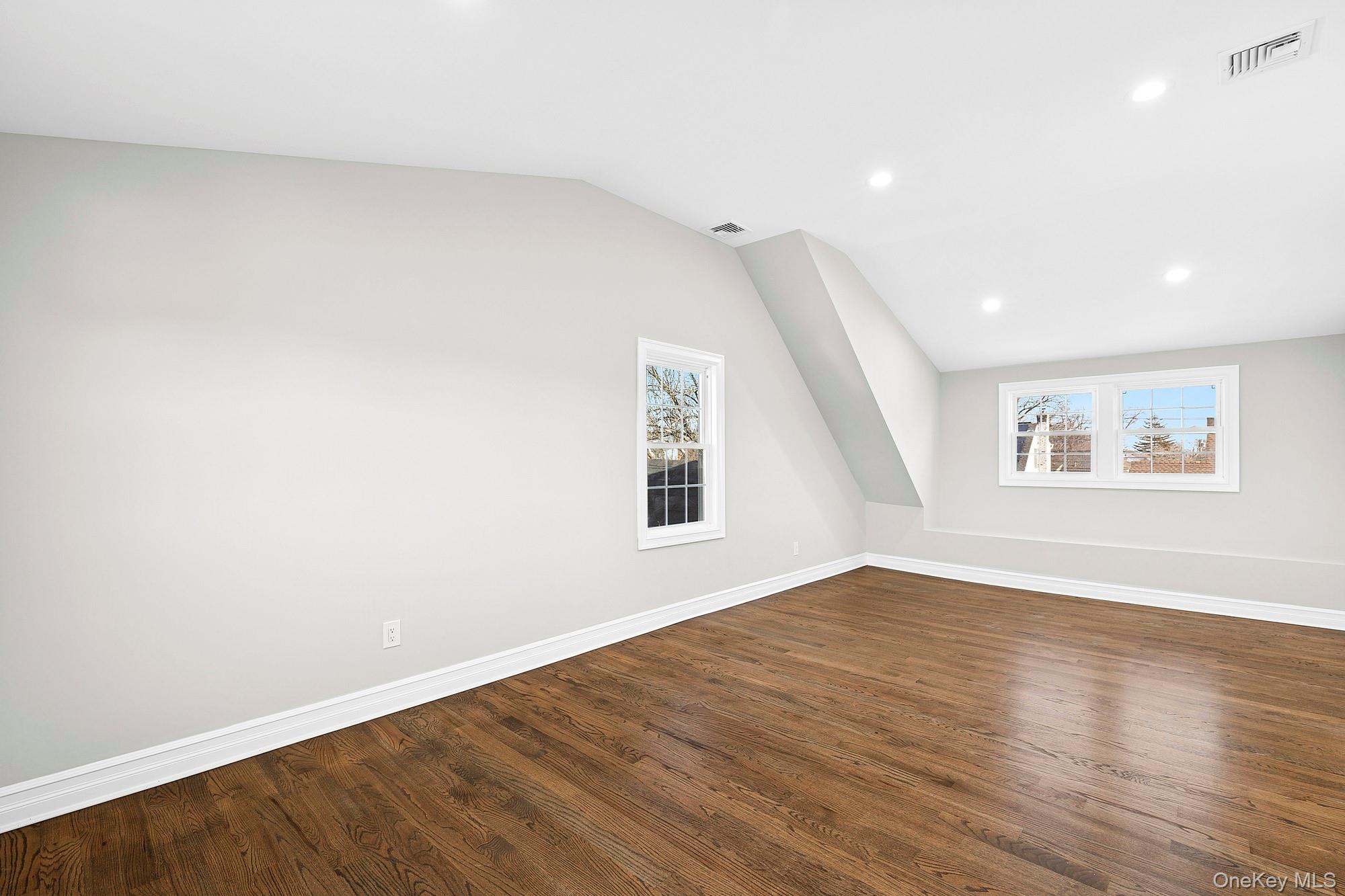 #10 photo, 36 Cinque Drive, नासाउ काउंटी Farmingdale , NY 11735