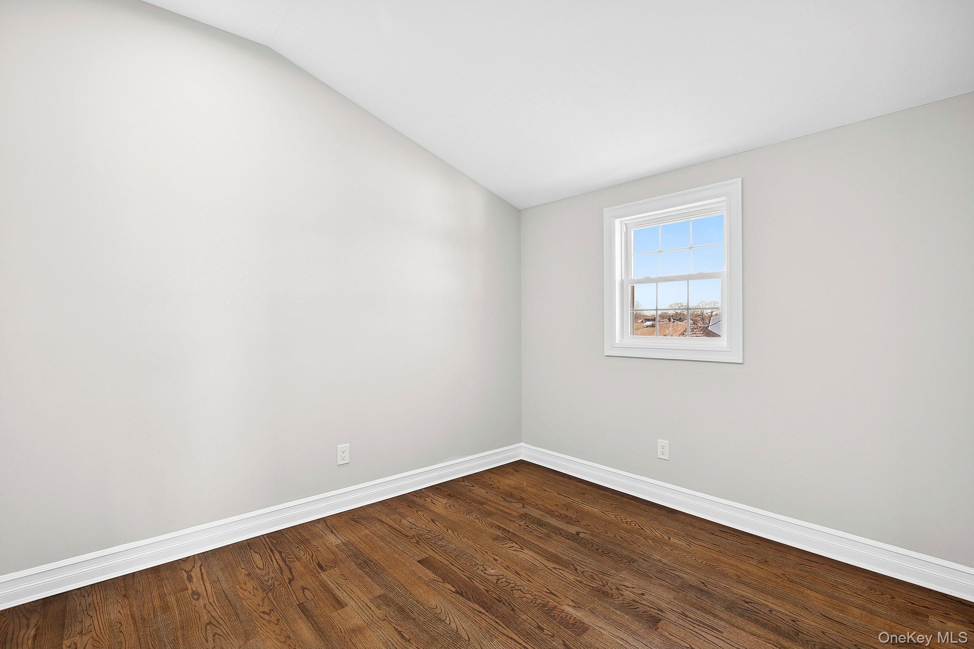 #13 photo, 36 Cinque Drive, नासाउ काउंटी Farmingdale , NY 11735