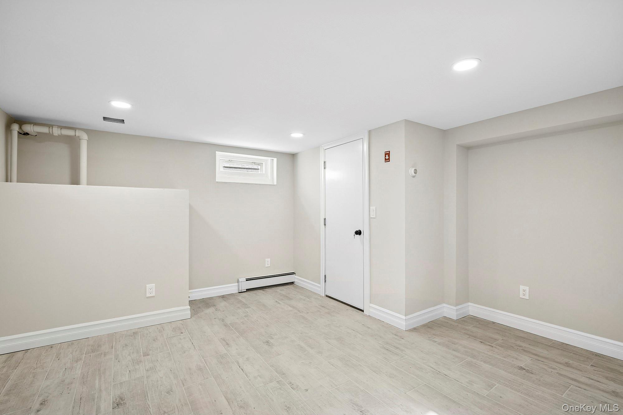 #16 photo, 36 Cinque Drive, नासाउ काउंटी Farmingdale , NY 11735