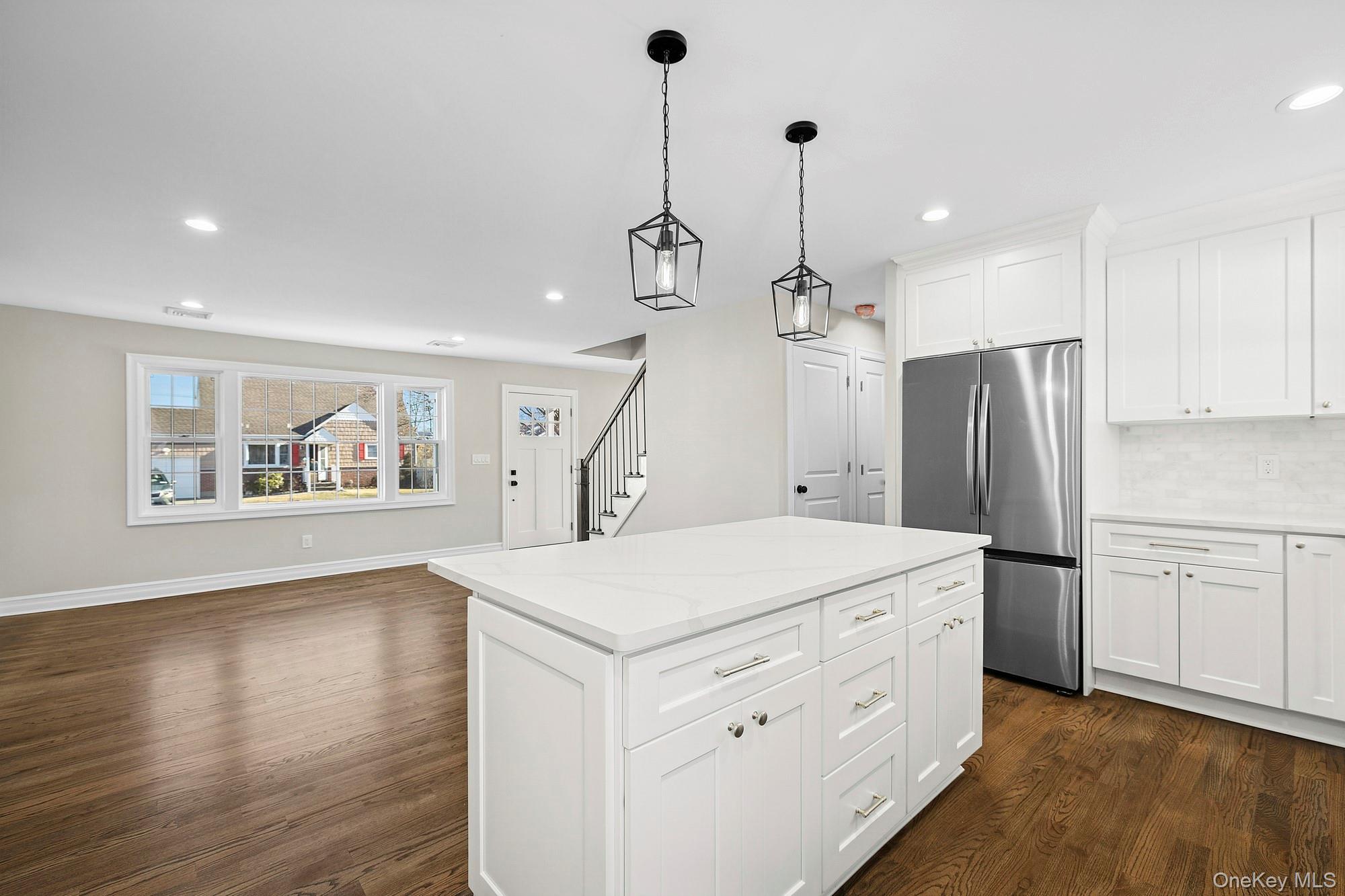 #17 photo, 36 Cinque Drive, नासाउ काउंटी Farmingdale , NY 11735