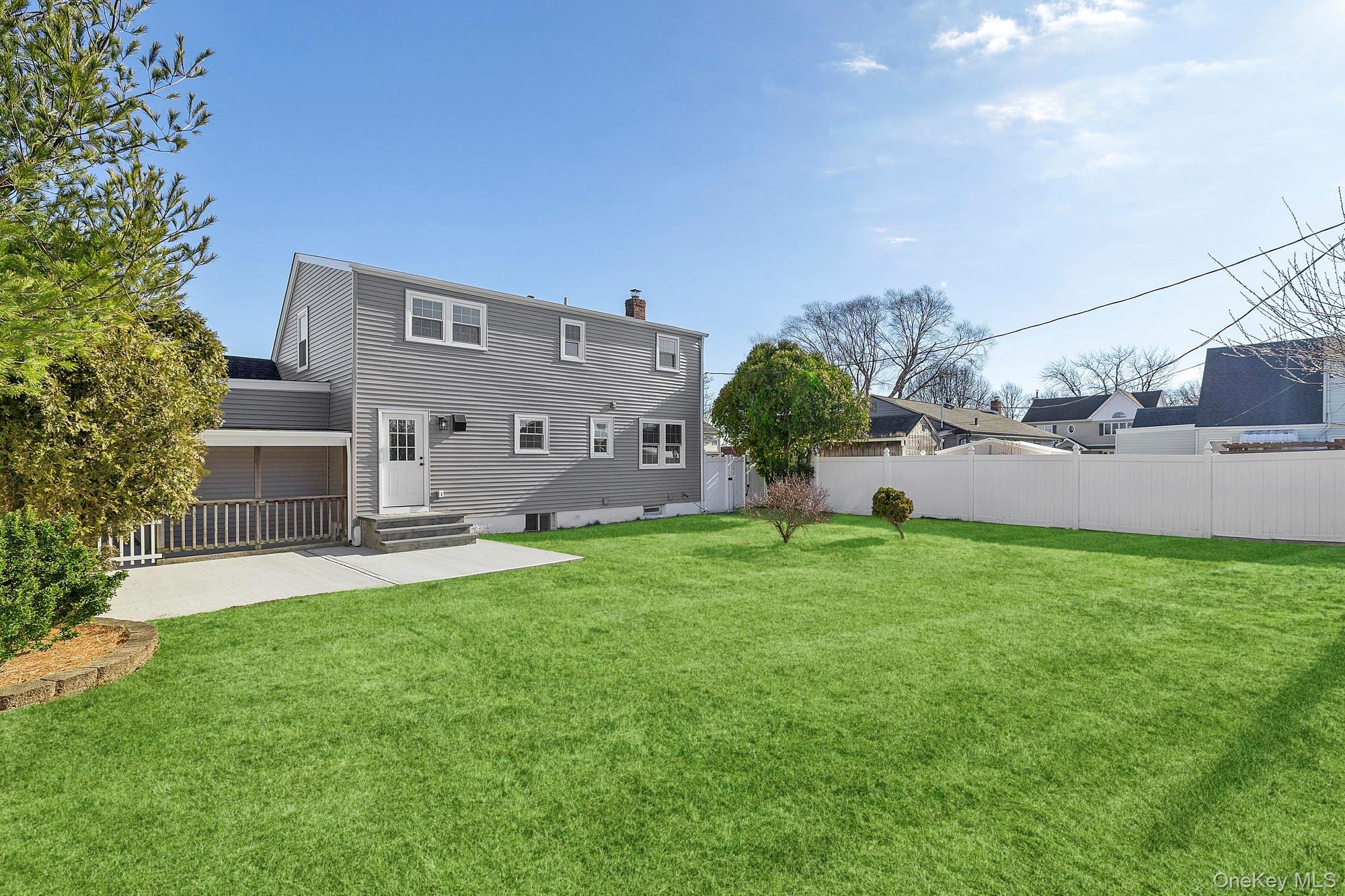 #19 photo, 36 Cinque Drive, नासाउ काउंटी Farmingdale , NY 11735