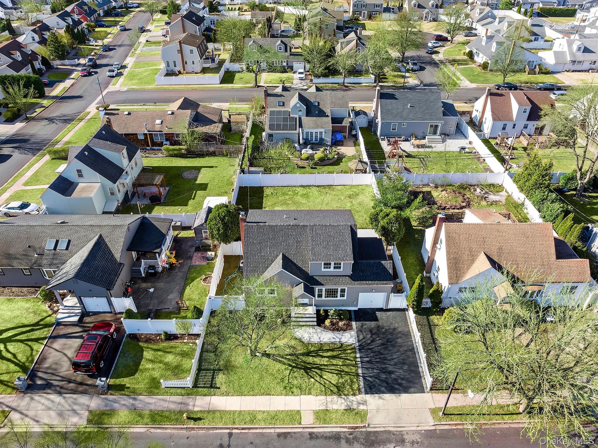 #20 photo, 36 Cinque Drive, नासाउ काउंटी Farmingdale , NY 11735