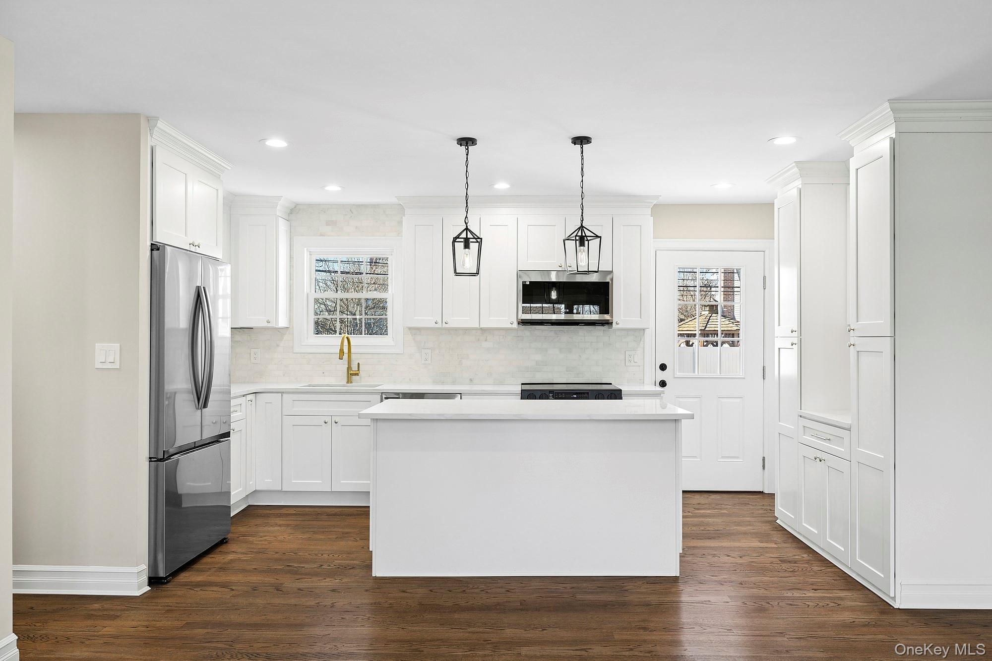 #3 photo, 36 Cinque Drive, नासाउ काउंटी Farmingdale , NY 11735