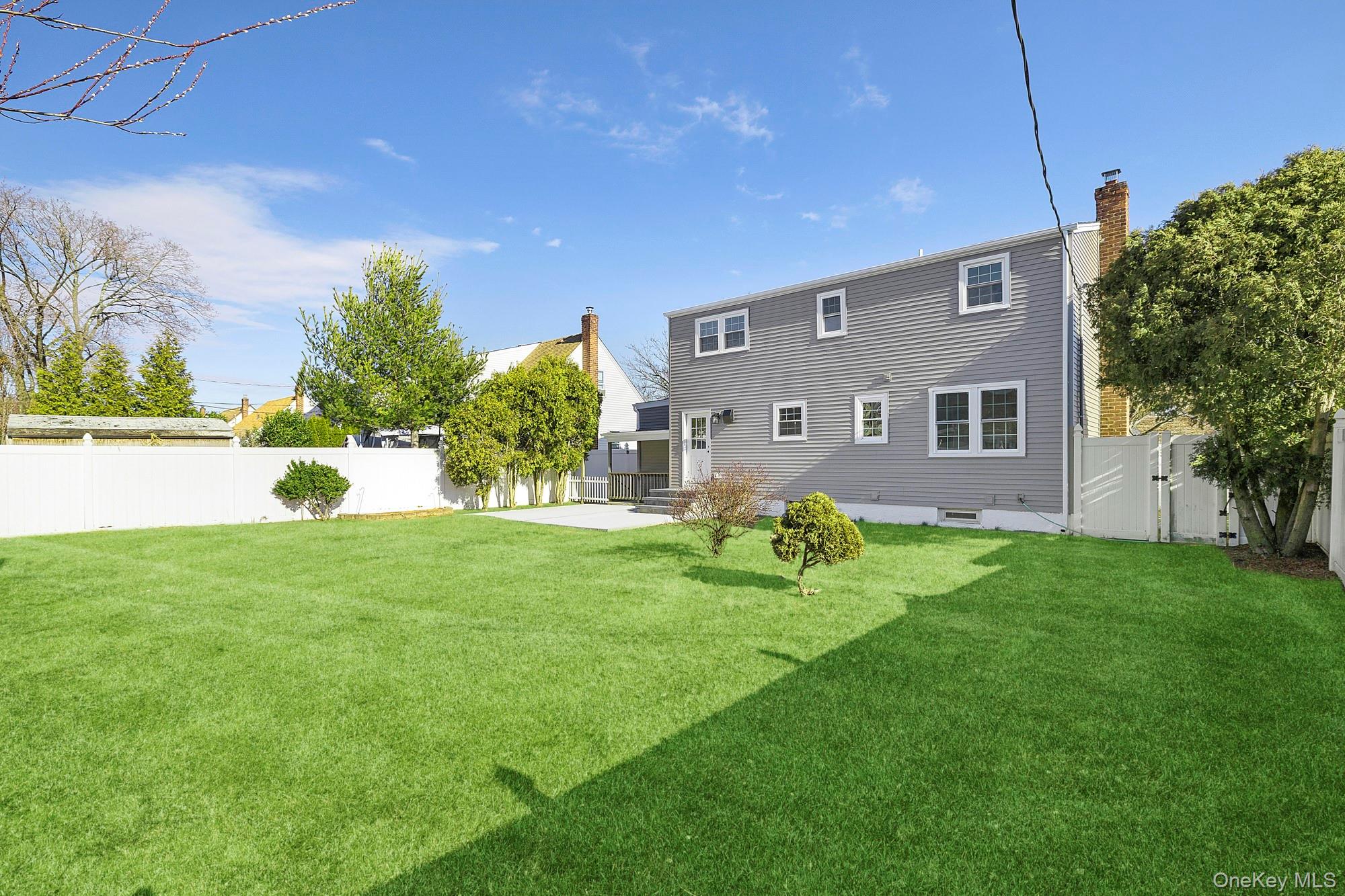 #5 photo, 36 Cinque Drive, नासाउ काउंटी Farmingdale , NY 11735