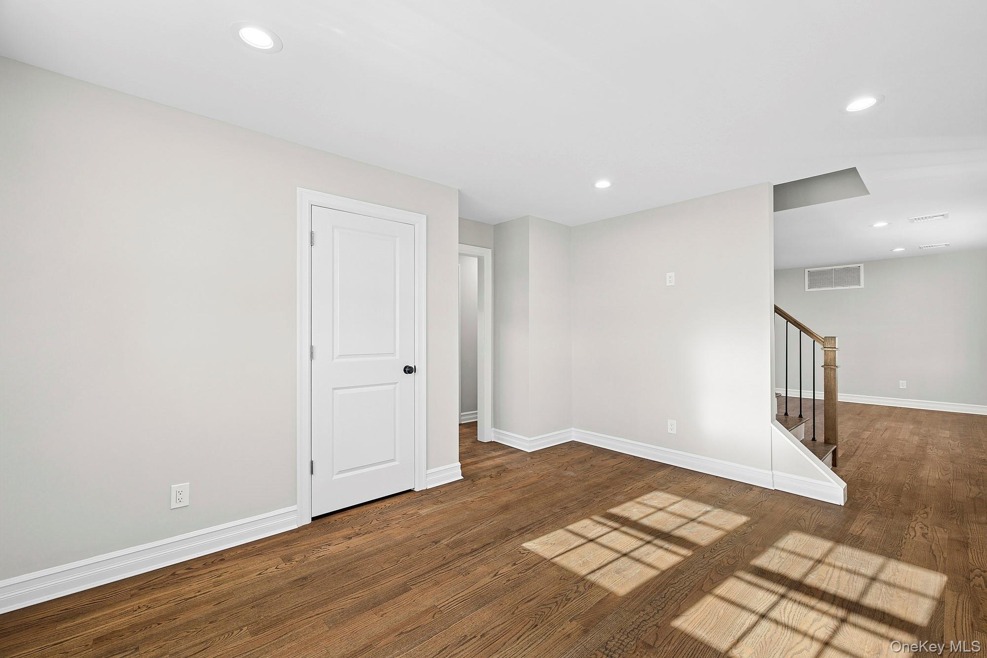 #9 photo, 36 Cinque Drive, नासाउ काउंटी Farmingdale , NY 11735