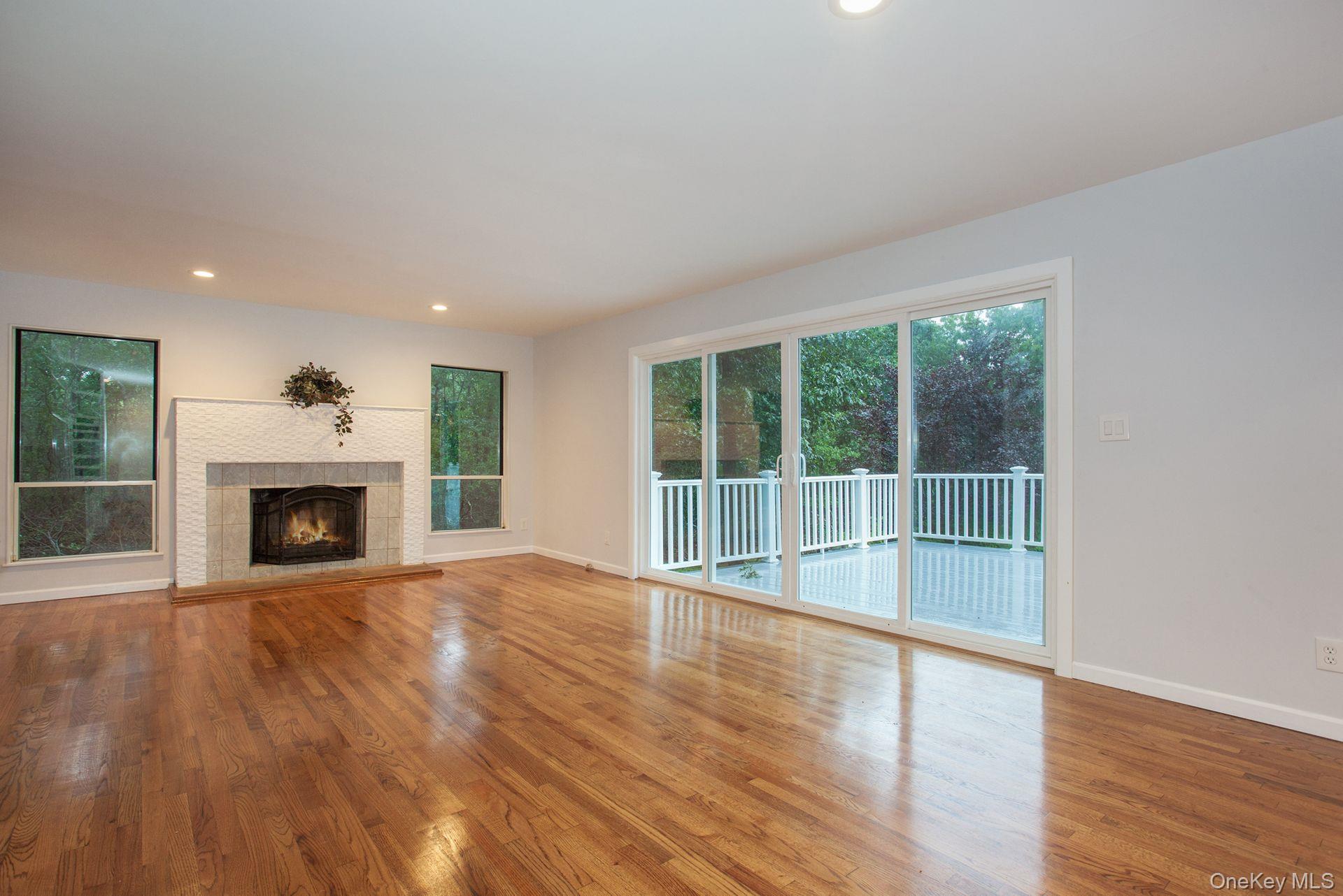 #10 photo, 12 N Ridge Road, सफ़ोक काउंटी Setauket , NY 11733