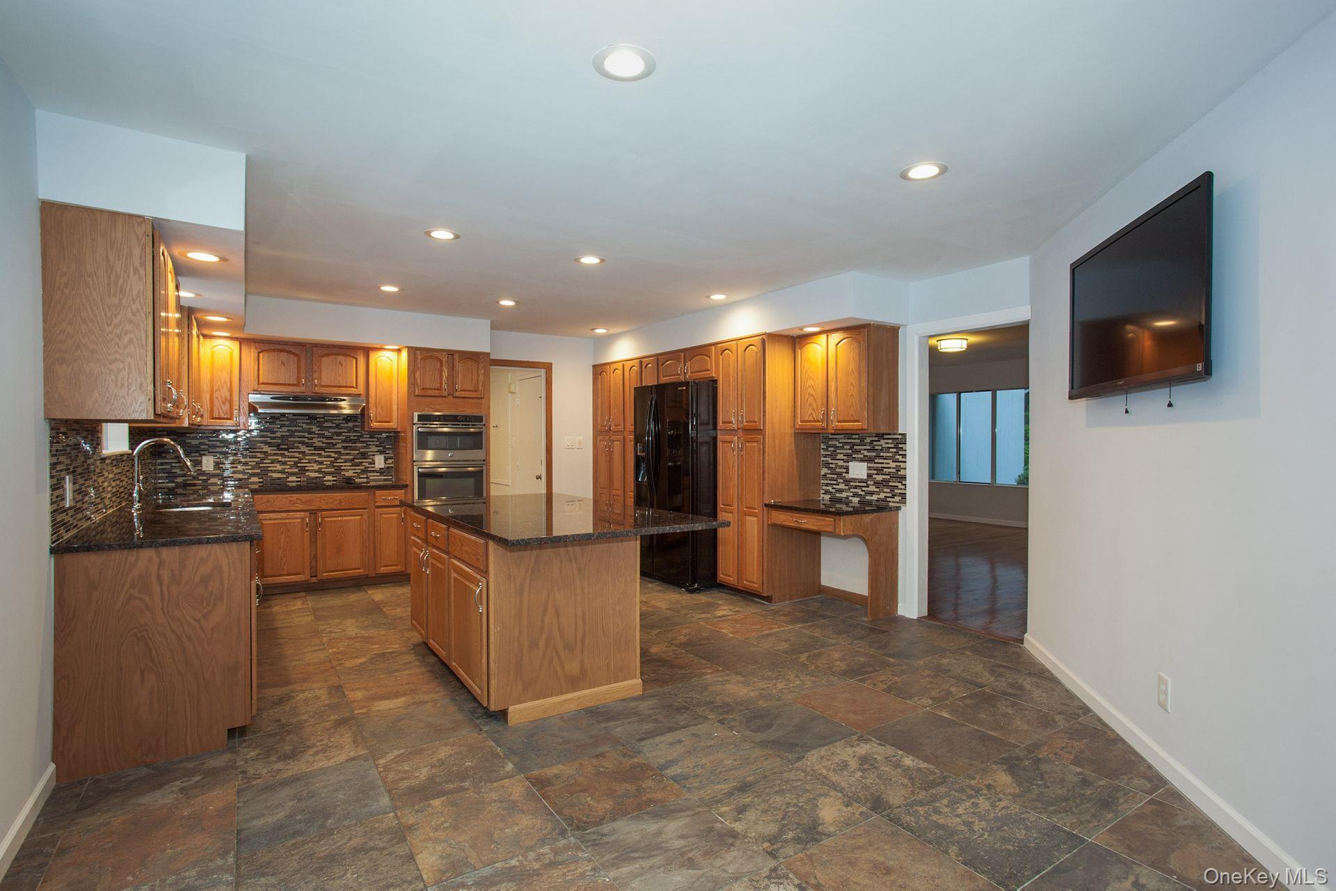 #11 photo, 12 N Ridge Road, सफ़ोक काउंटी Setauket , NY 11733