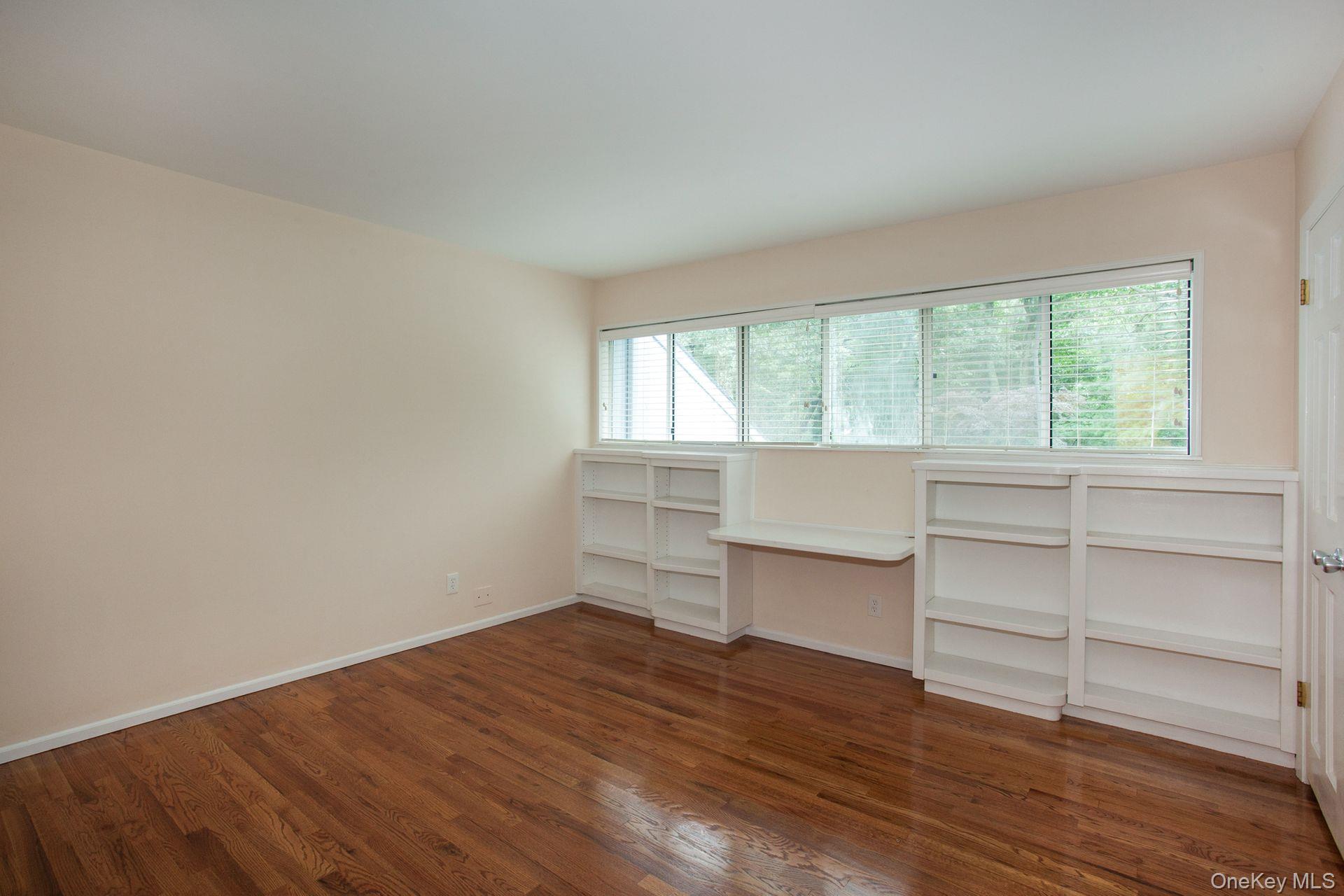 #20 photo, 12 N Ridge Road, सफ़ोक काउंटी Setauket , NY 11733