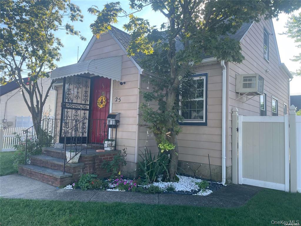 #1 photo, 25 Grand Street, नासाउ काउंटी Elmont , NY 11003