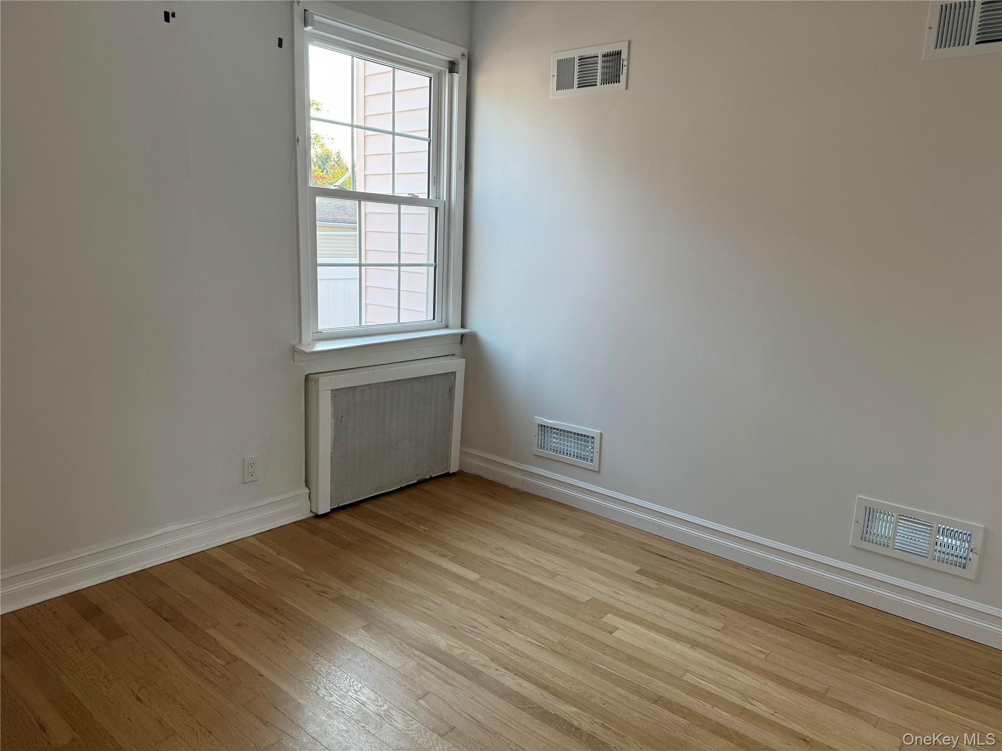 #10 photo, 25 Grand Street, नासाउ काउंटी Elmont , NY 11003