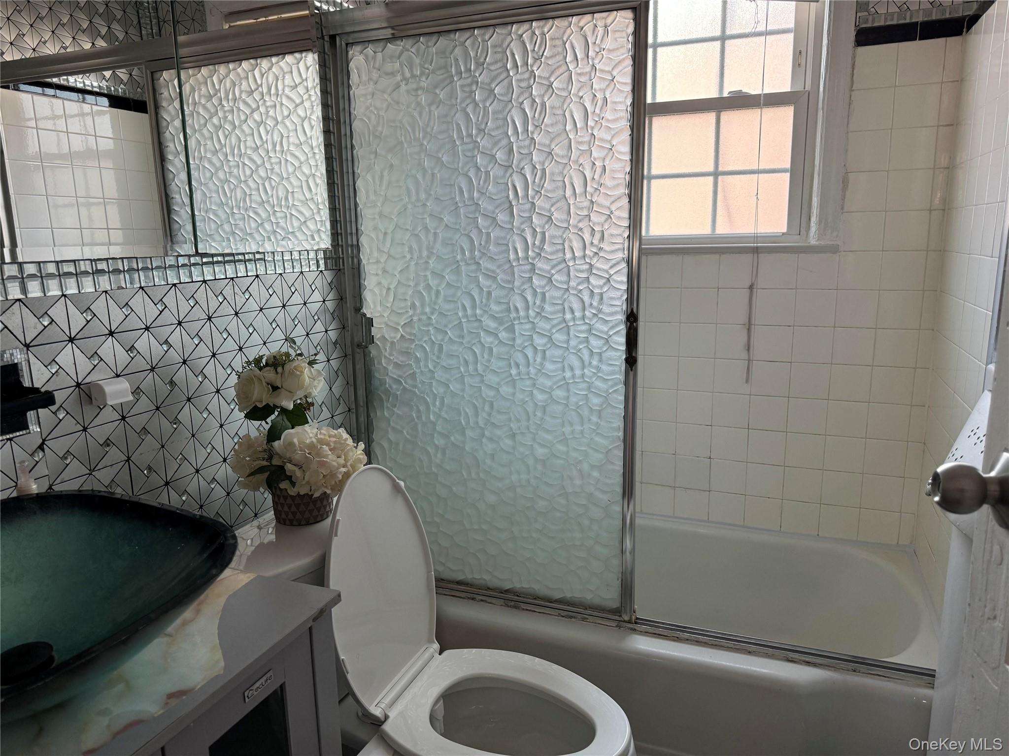 #17 photo, 25 Grand Street, नासाउ काउंटी Elmont , NY 11003