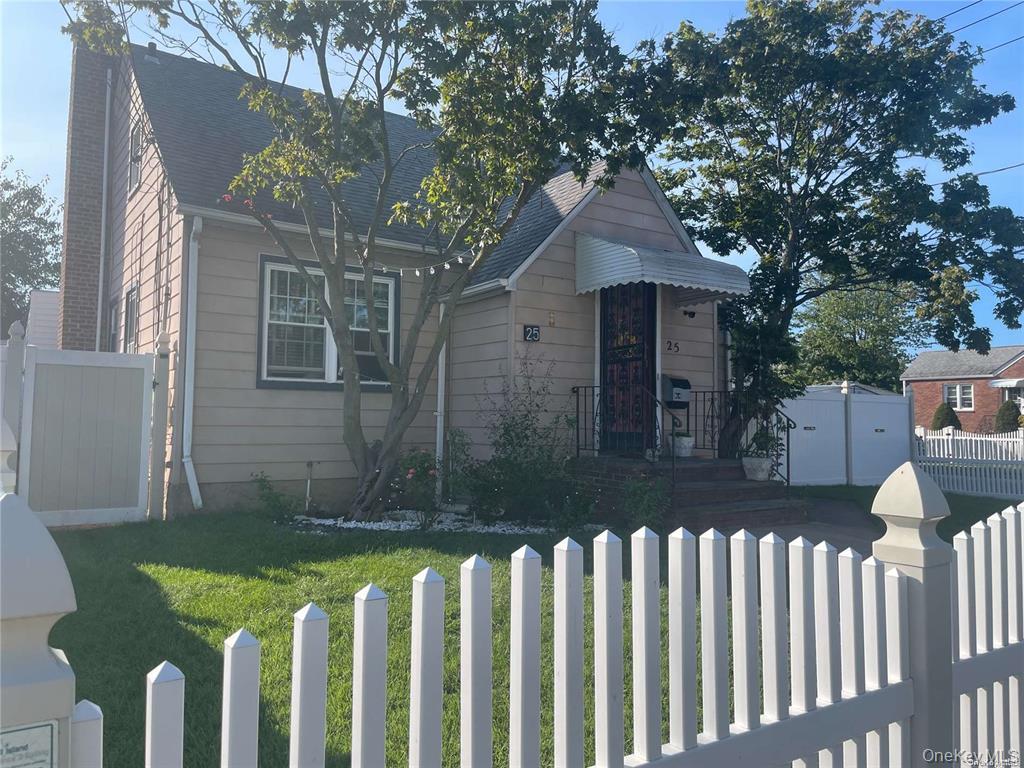 #2 photo, 25 Grand Street, नासाउ काउंटी Elmont , NY 11003