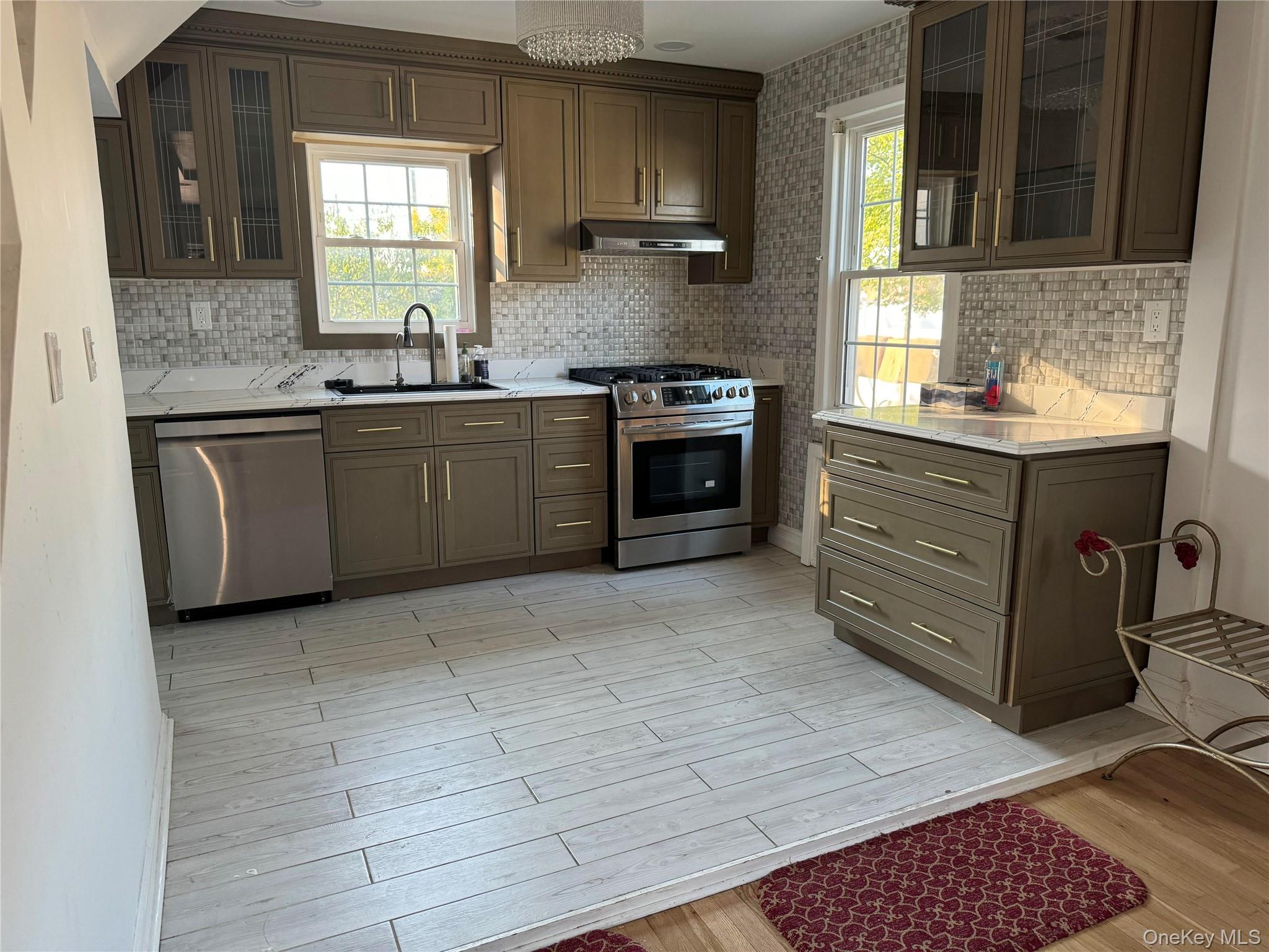 #7 photo, 25 Grand Street, नासाउ काउंटी Elmont , NY 11003