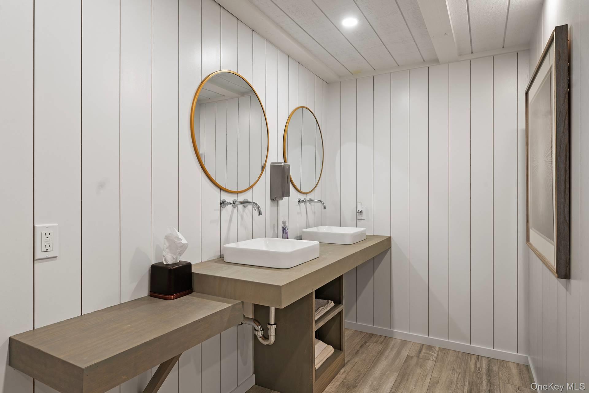 #15 photo, 142 Montauk Highway, Westhampton , NY 11977