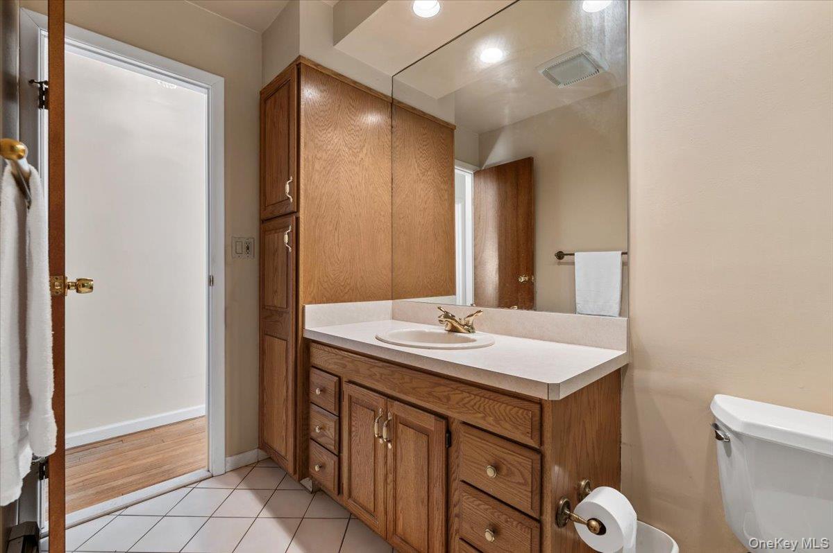 #12 photo, 53 Beaumont Drive, नासाउ काउंटी Plainview , NY 11803