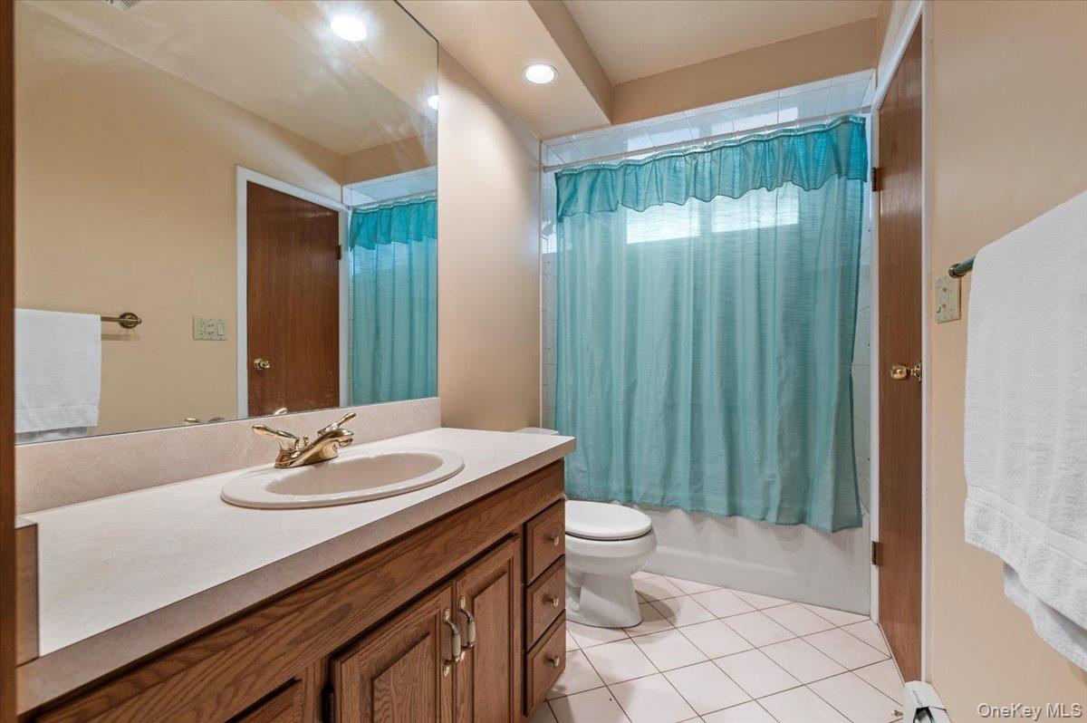 #13 photo, 53 Beaumont Drive, नासाउ काउंटी Plainview , NY 11803