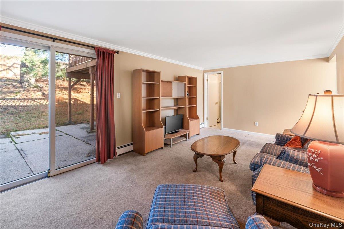 #15 photo, 53 Beaumont Drive, नासाउ काउंटी Plainview , NY 11803