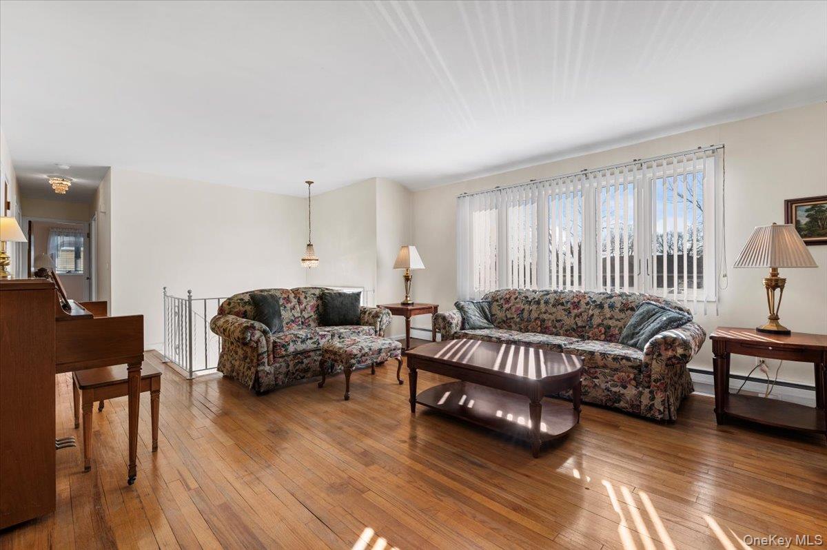 #5 photo, 53 Beaumont Drive, नासाउ काउंटी Plainview , NY 11803