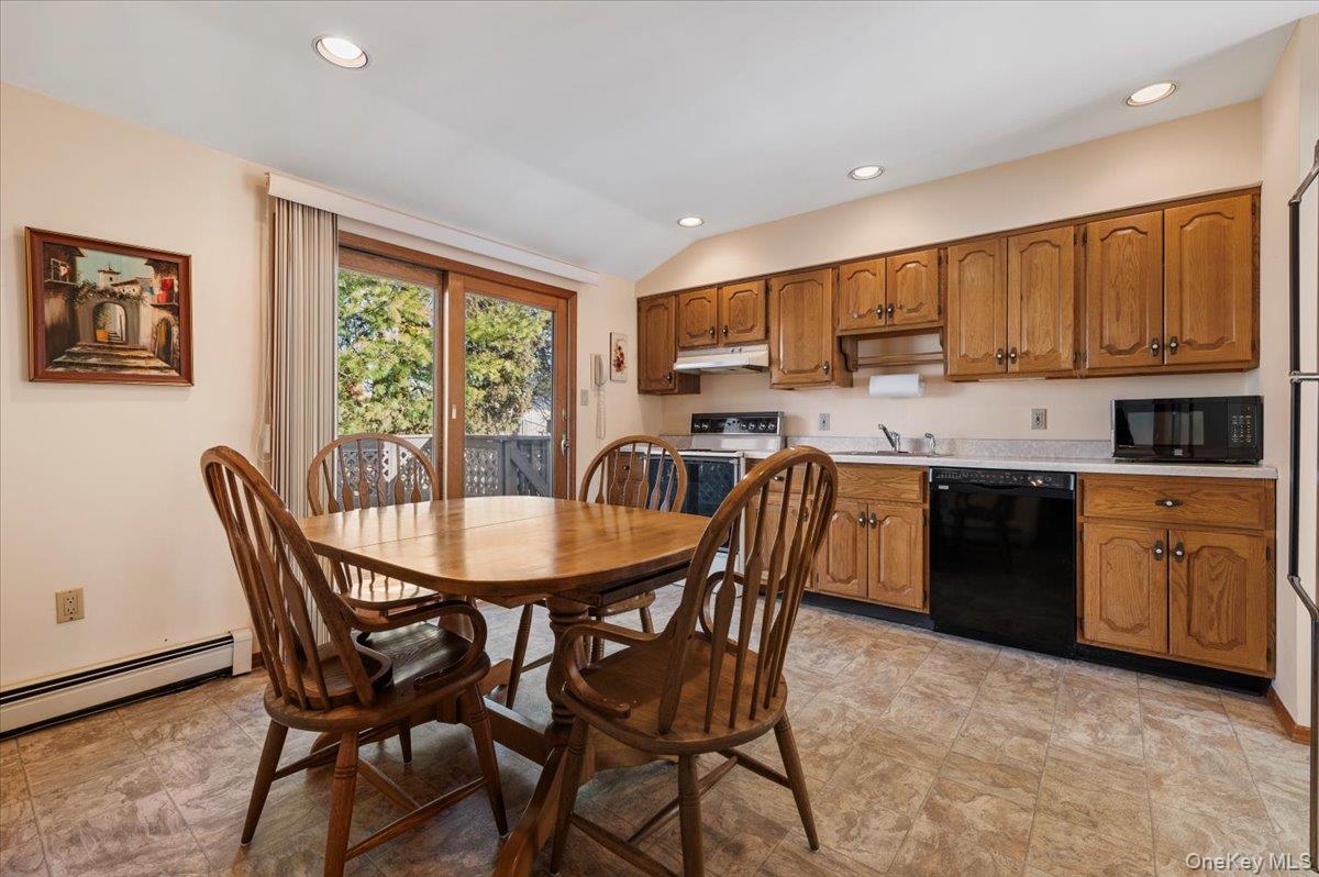 #7 photo, 53 Beaumont Drive, नासाउ काउंटी Plainview , NY 11803