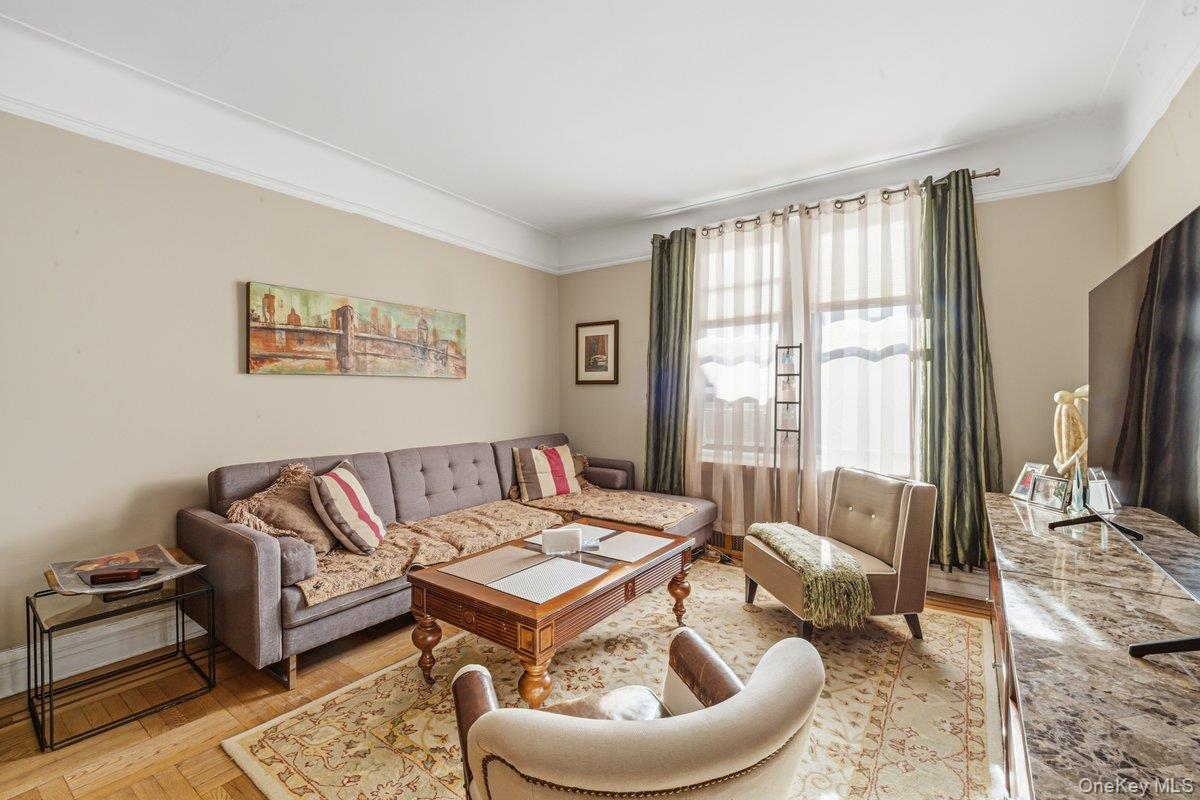 #6 photo, 110-21 73rd Road, קווינס Forest Hills , NY 11375