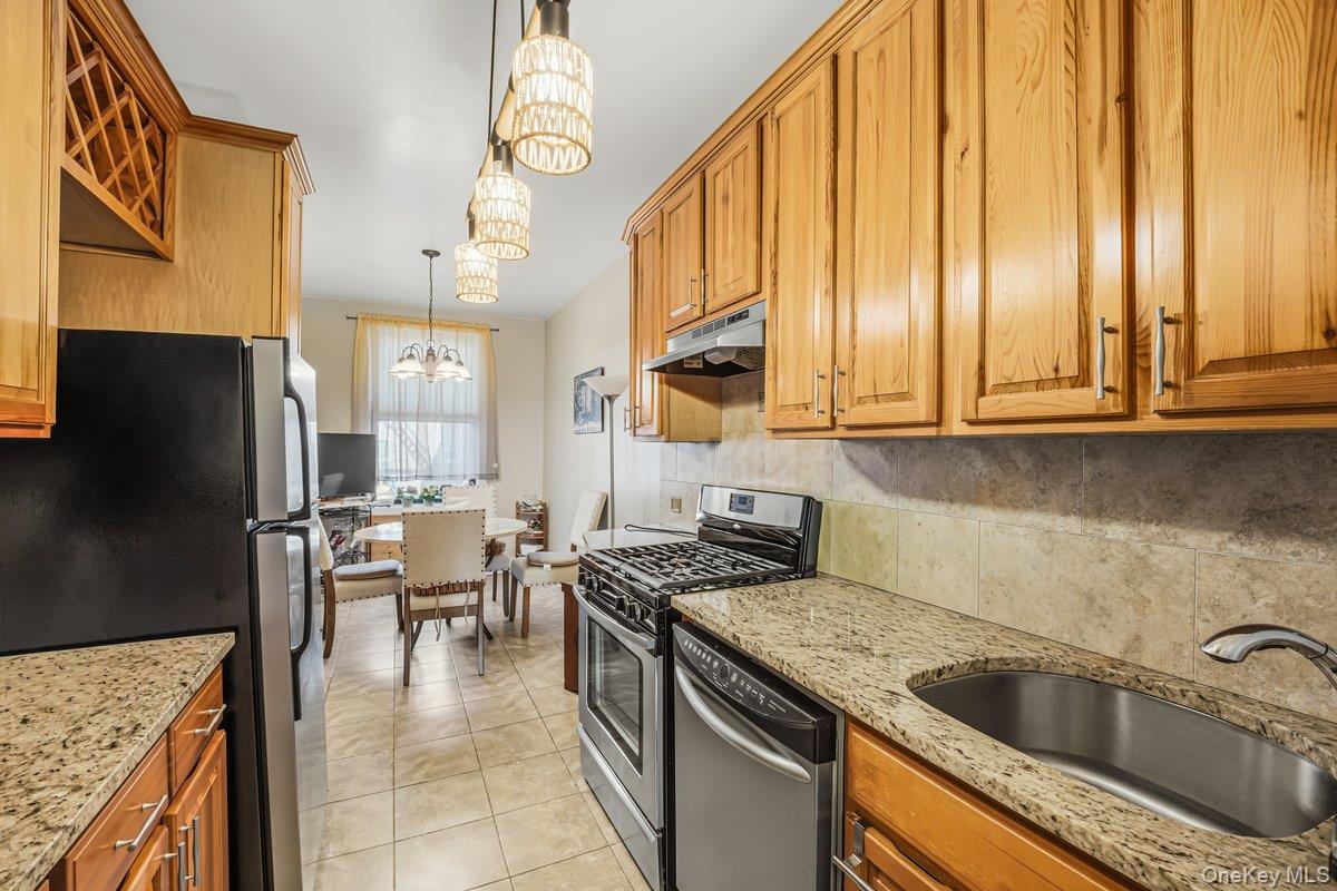 #9 photo, 110-21 73rd Road, קווינס Forest Hills , NY 11375