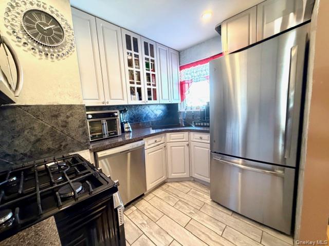 #5 photo, 216-15 68th Avenue, קווינס Bayside , NY 11364