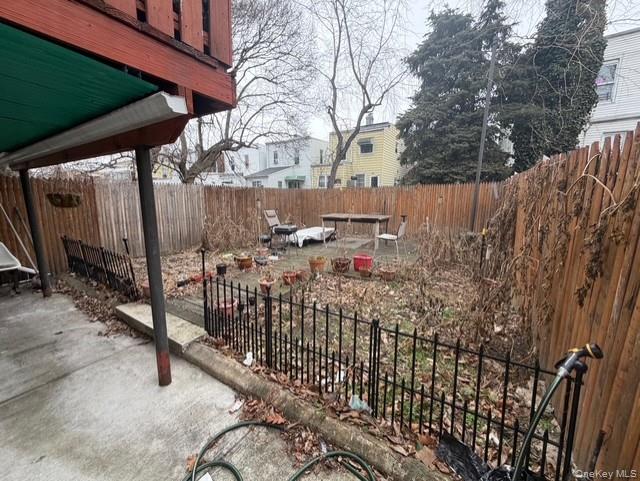 #8 photo, 1822 Hunt Avenue, Bronx , NY 10462