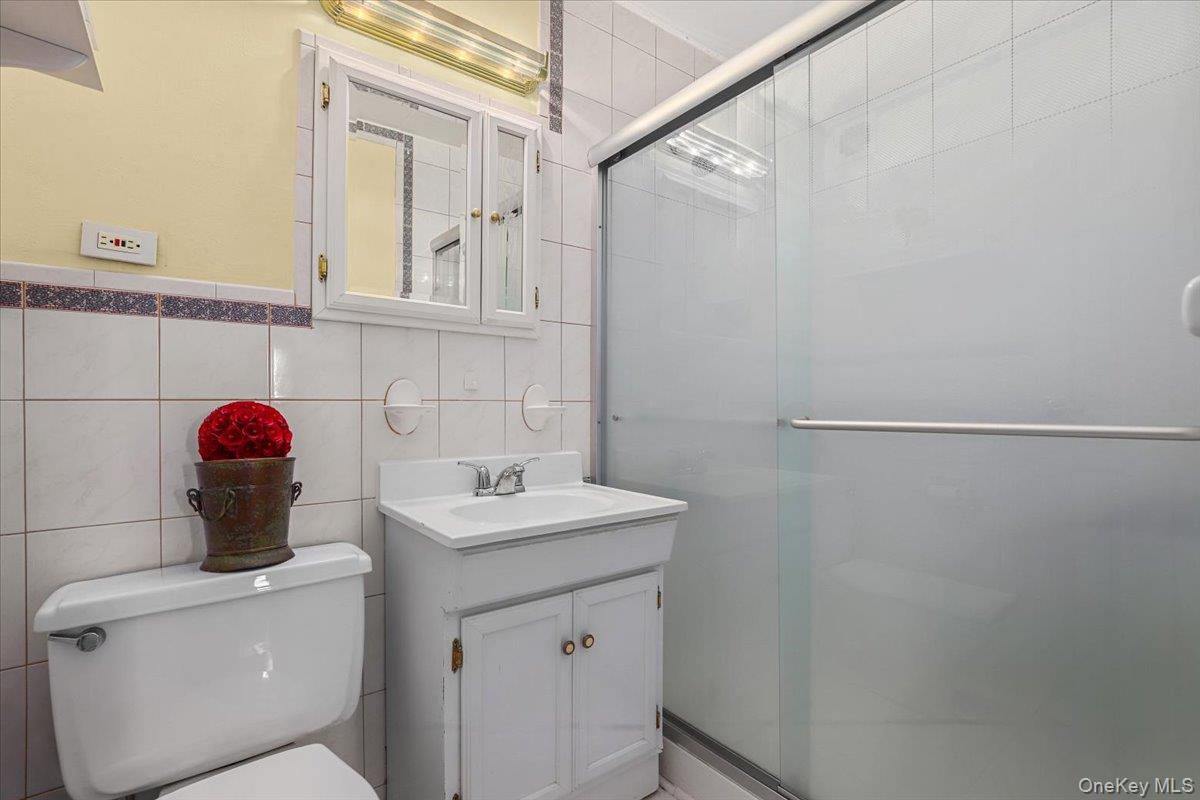 #11 photo, 200 Diplomat Drive, Mount Kisco , NY 10549